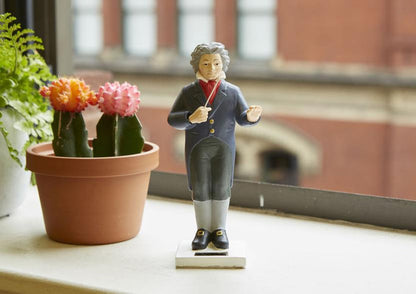 Kikkerland - Beethoven Solar Energy Powered Waving Statue