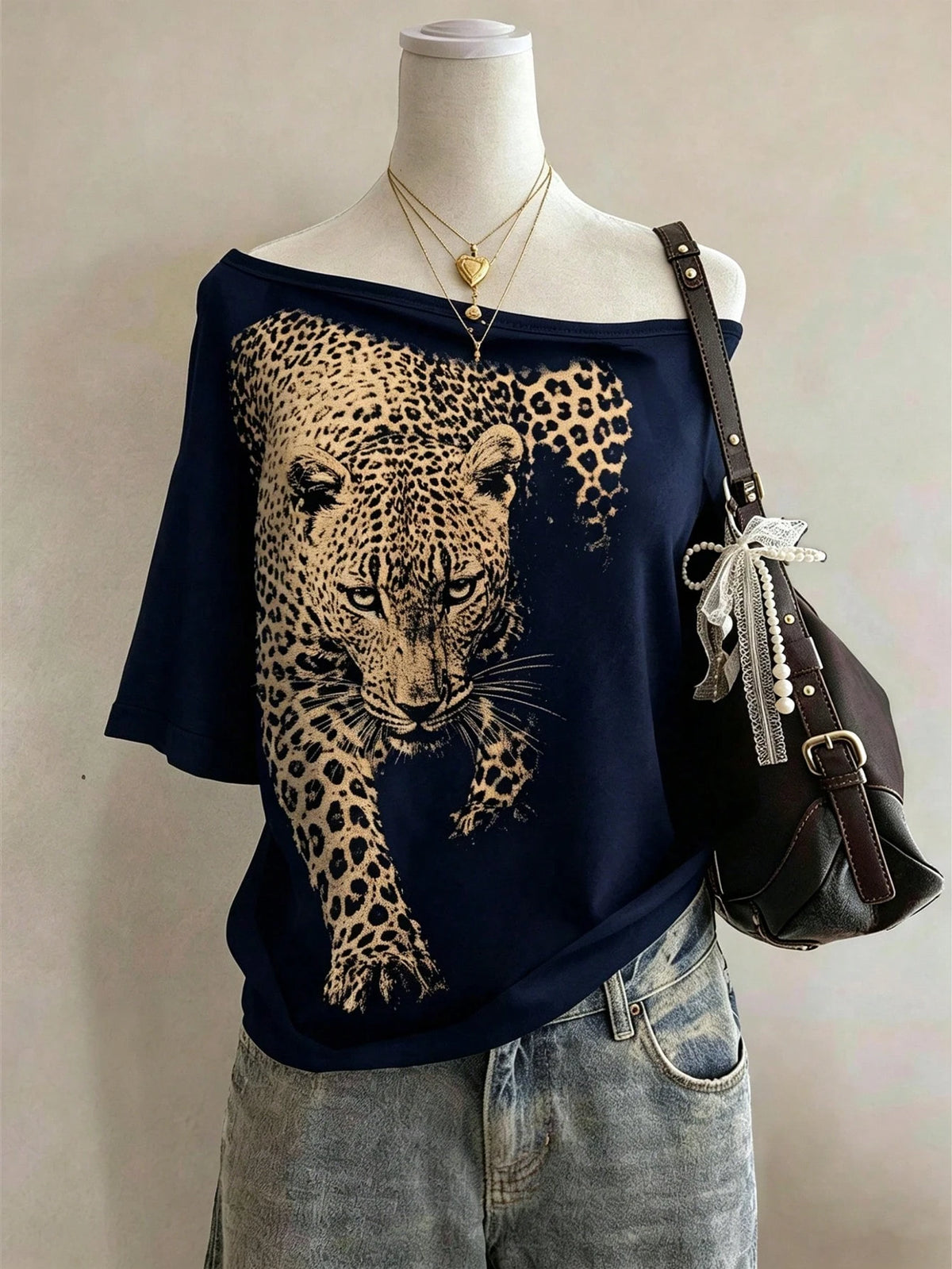 Lalippa Leopard Print Pattern Fashionable Minimalist Women's Round Neck T-Shirt, Gift For Friends