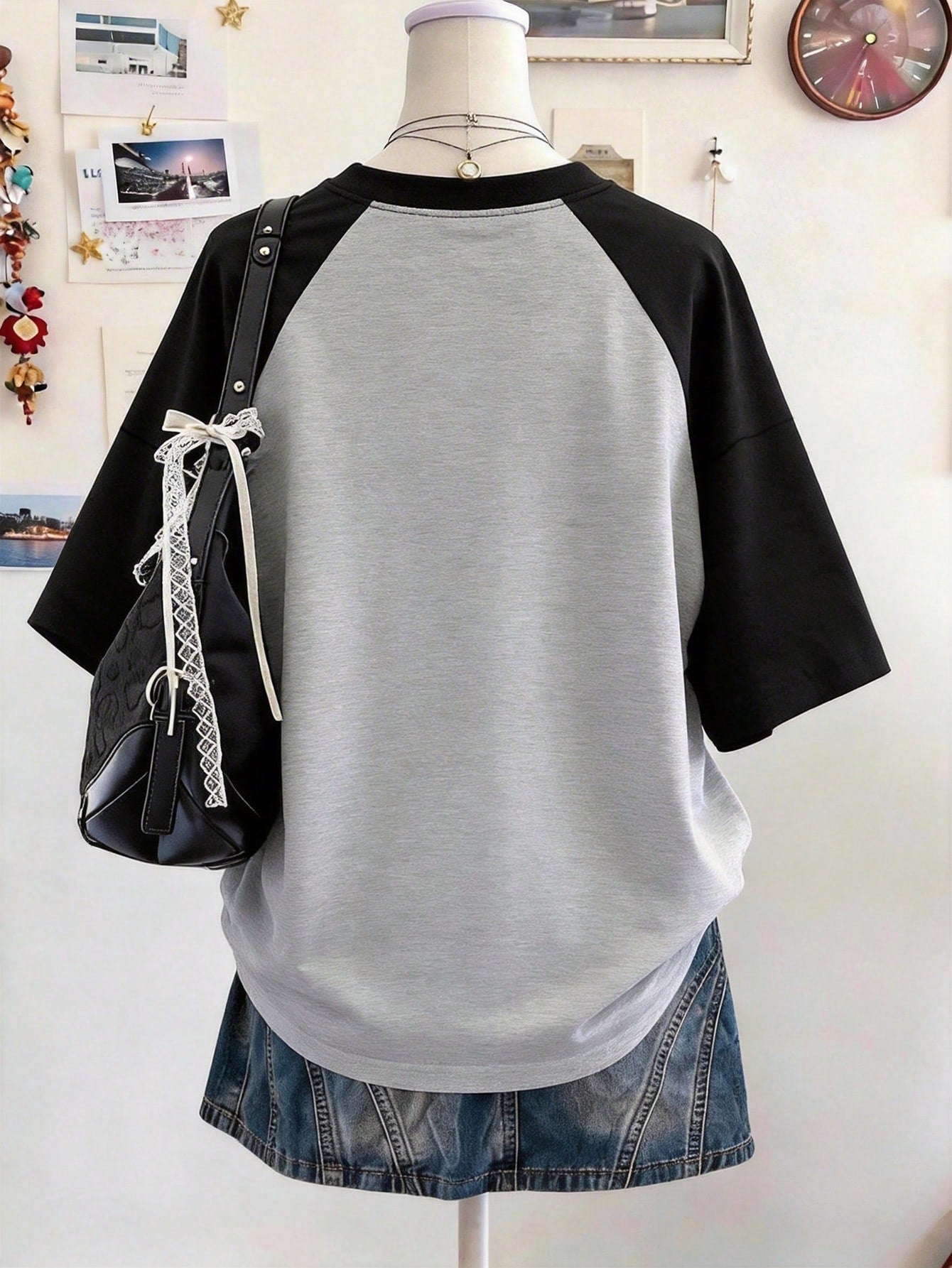 Lalippa Retro Pattern Digital Print Fashionable Minimalist Oversized Mid-Length Round Neck Drop Shoulder Women T-Shirt, Gift For Friends
