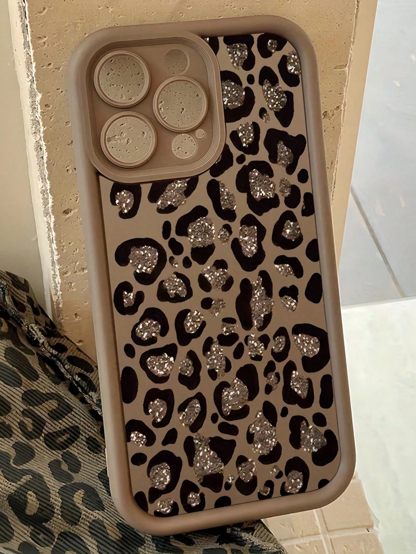 Leopard Print Glittery Shockproof Camera Lens Protection Fashion Phone Case New Colorful Painted Anti-Drop Phone Case Compatible With Apple 14, 14 Pro, 14 Pro Max, 13, 13 Pro, 13 Pro Max, 11, 11 Pro M