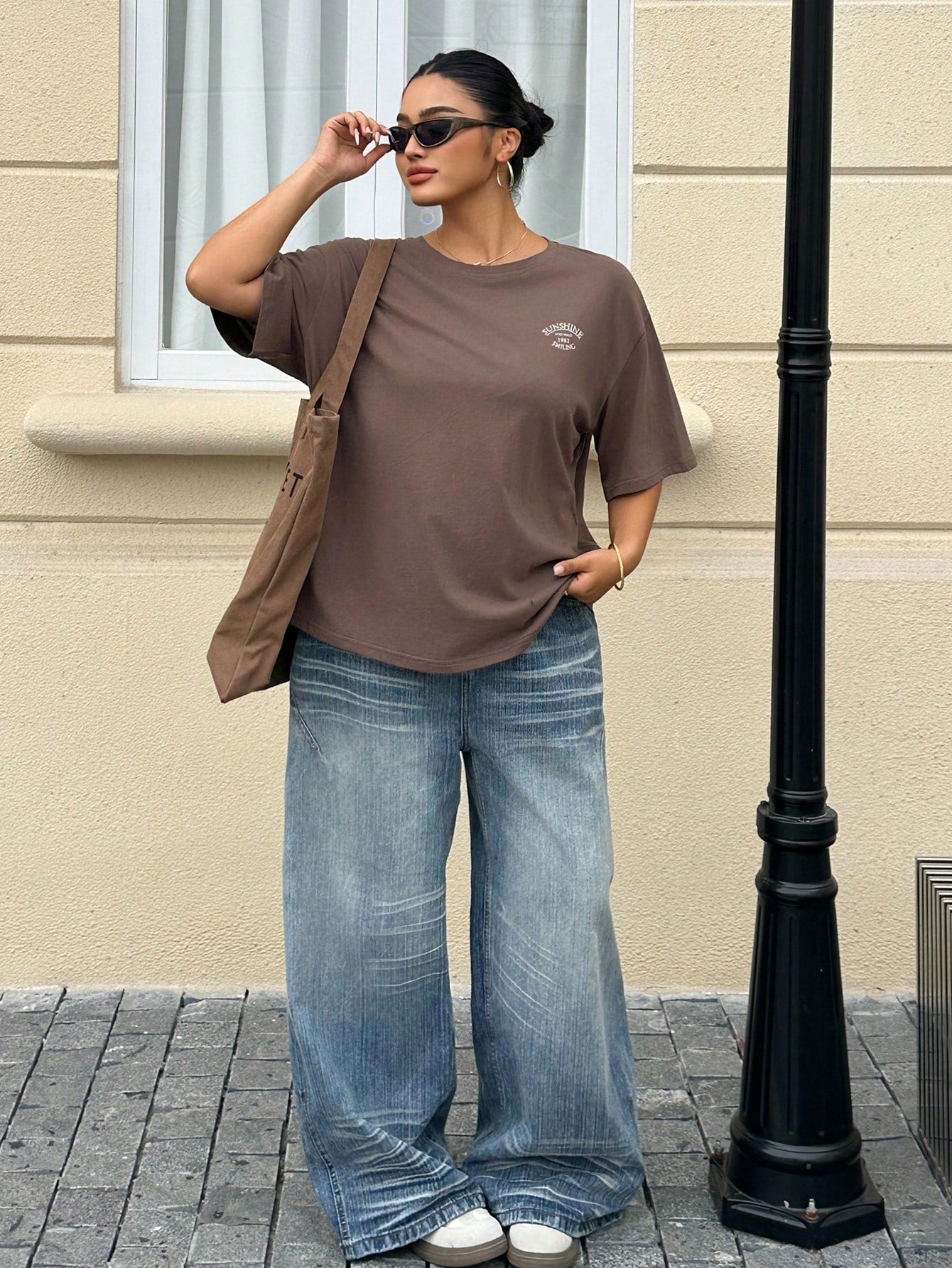 Livesso Curve Loose Fit Letter Print Crew Neck Casual Plus Size Brown T-Shirt For Women, Spring/Summer