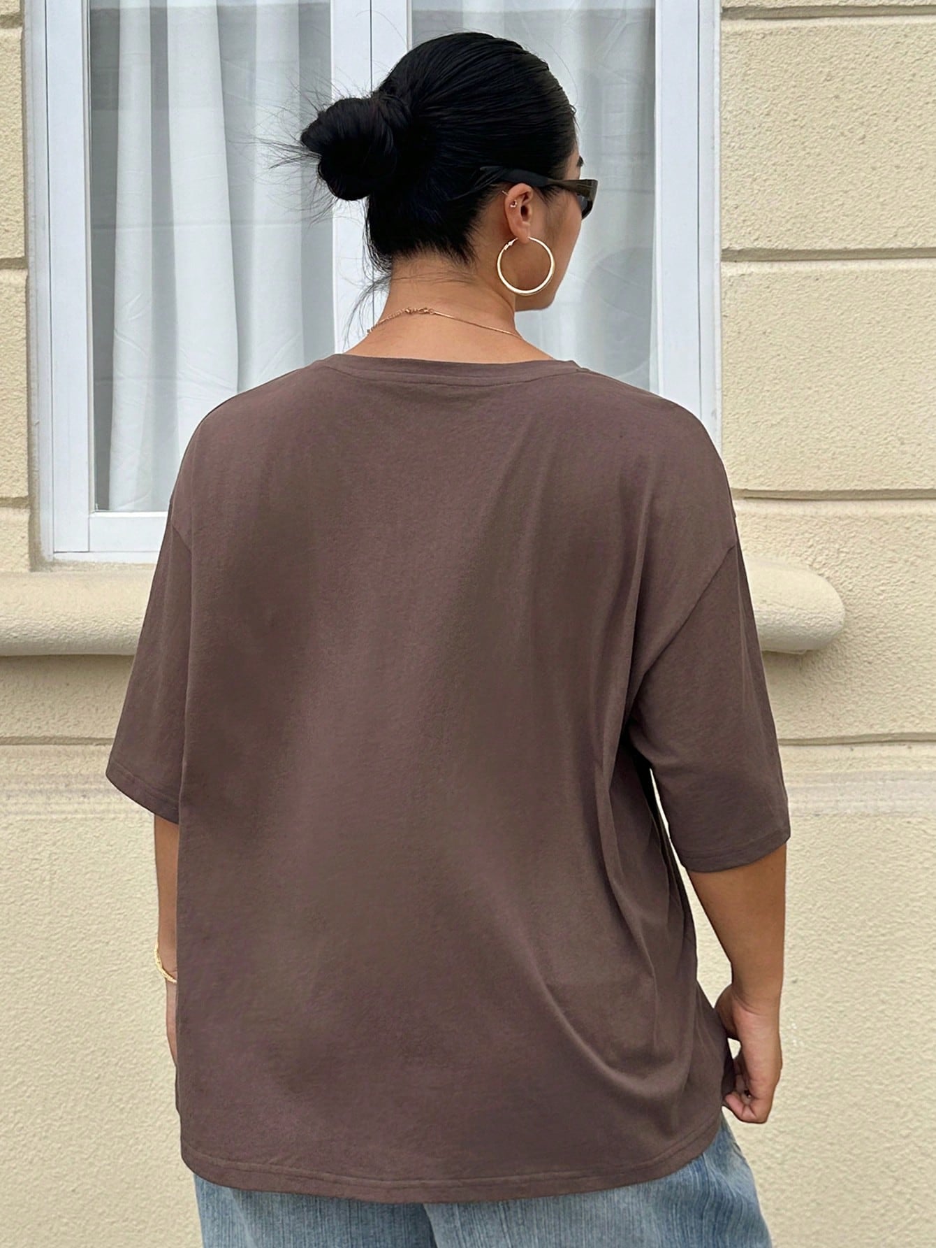 Livesso Curve Loose Fit Letter Print Crew Neck Casual Plus Size Brown T-Shirt For Women, Spring/Summer