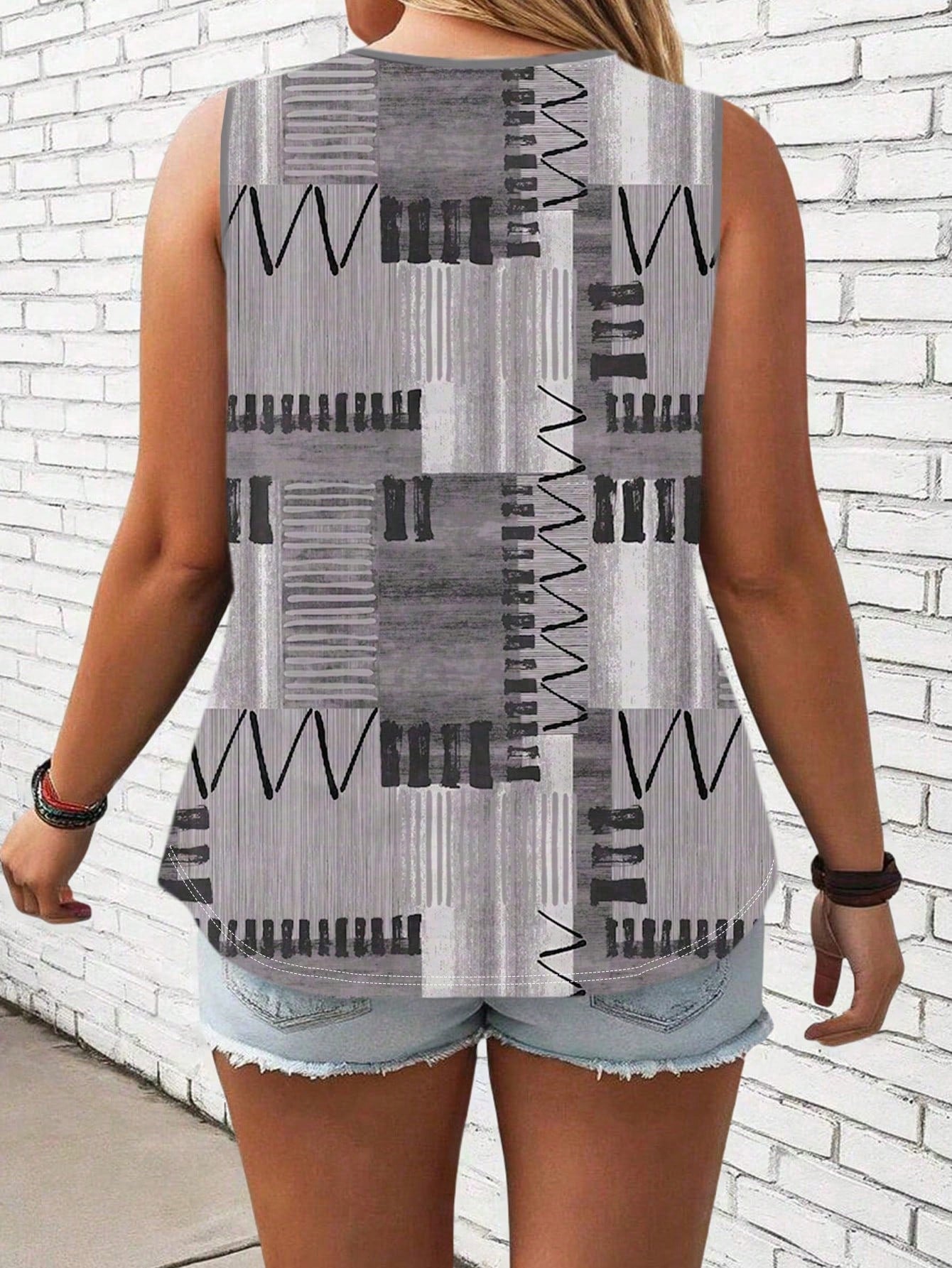 LUNE CURVE Plus Size Patchwork Printed Casual Crew Neck Sleeveless Top, Daily Wear Graphic Tees Women Tops