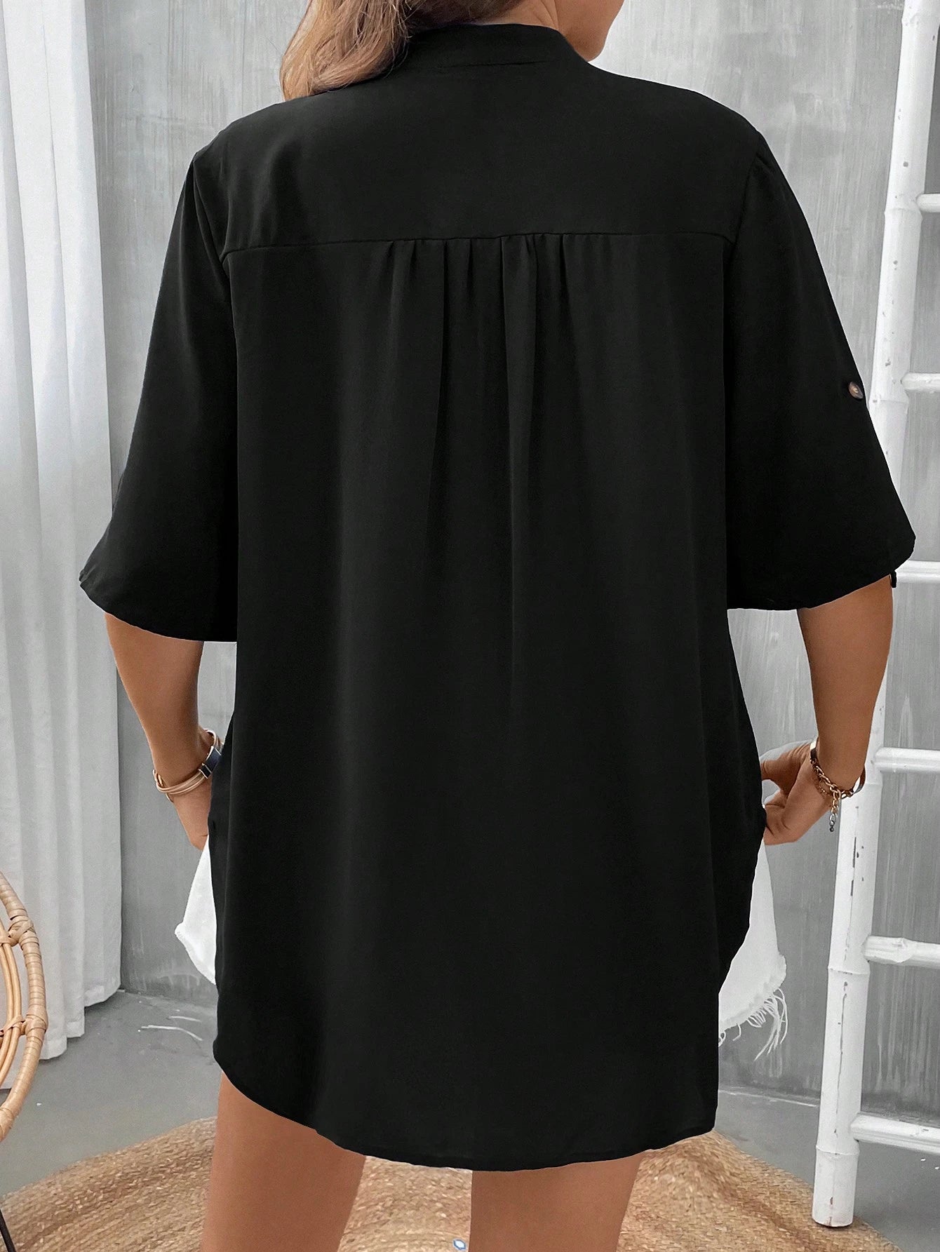 LUNE Plus Roll Tab Sleeve Patched Pocket Blouse