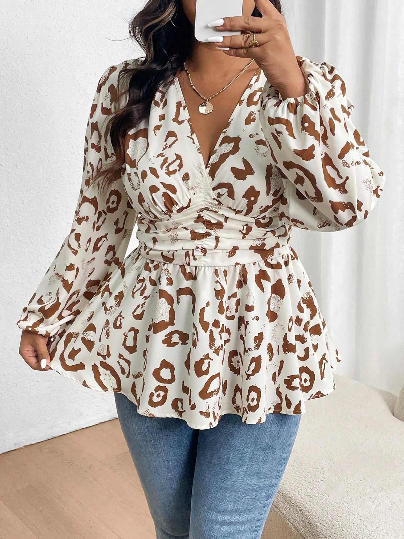 LUNE Plus Size All-Over Print V-Neck Pleated Casual Long Sleeve Shirt Peplum Top