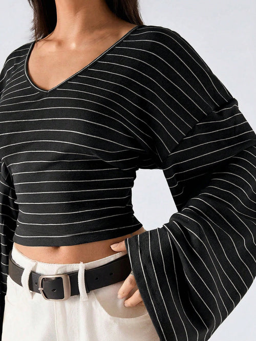 LYSMO 2026 New Black And White Striped V-Neck Flare Sleeve Fitted T-Shirt, Women Casual Everyday Autumn Summer Top, Minimalist Beach Outdoor
