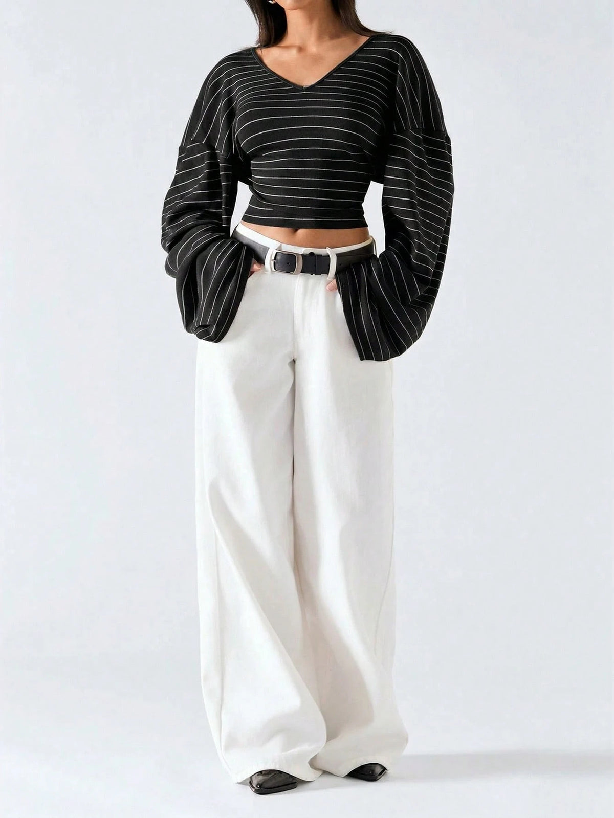 LYSMO 2026 New Black And White Striped V-Neck Flare Sleeve Fitted T-Shirt, Women Casual Everyday Autumn Summer Top, Minimalist Beach Outdoor