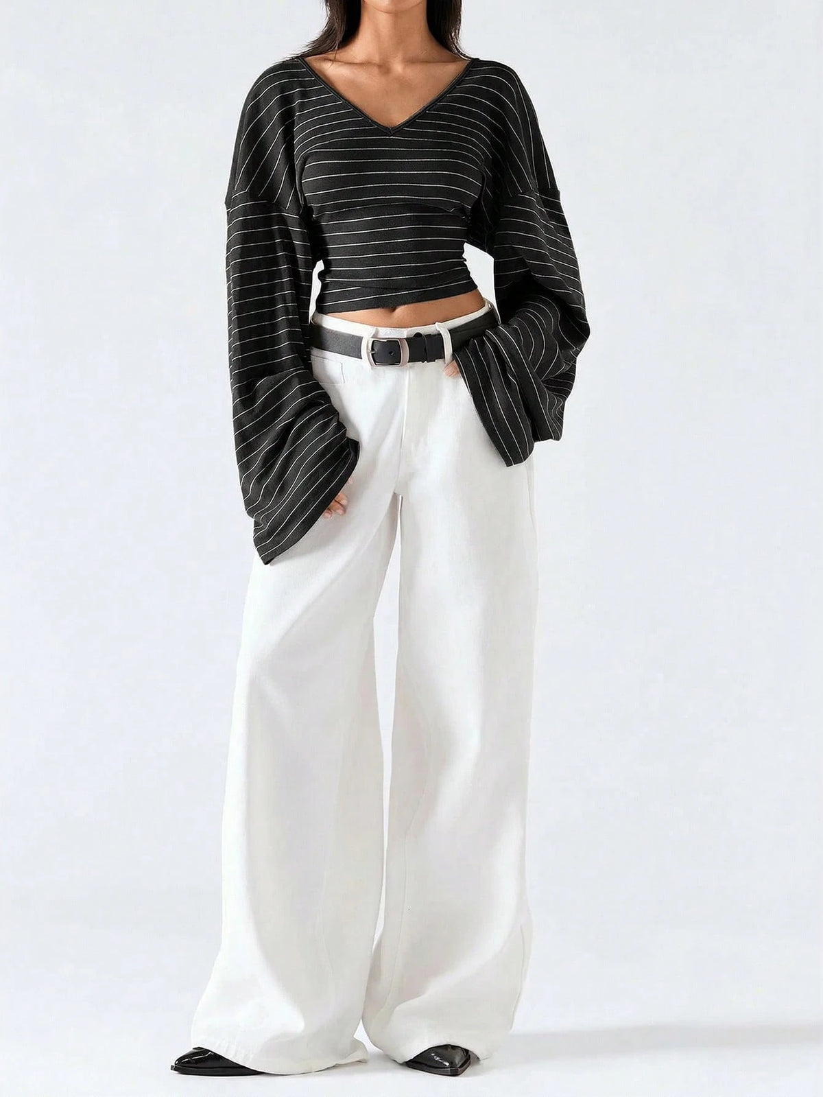 LYSMO 2026 New Black And White Striped V-Neck Flare Sleeve Fitted T-Shirt, Women Casual Everyday Autumn Summer Top, Minimalist Beach Outdoor