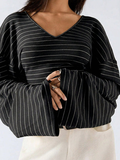 LYSMO 2026 New Black And White Striped V-Neck Flare Sleeve Fitted T-Shirt, Women Casual Everyday Autumn Summer Top, Minimalist Beach Outdoor