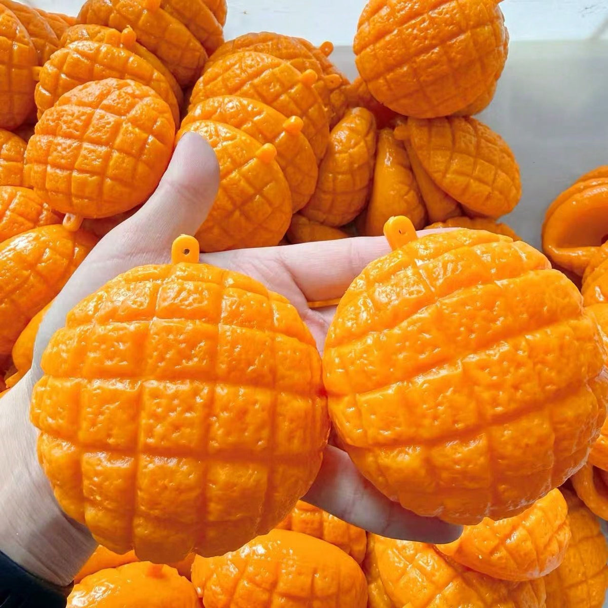 Malleable Creamy Baked Pineapple Bread Squishy, Slow Rebound Fluffy Plush Squeeze Toy, Soft Smooth Odorless, Elastic Non-Sticky Stretchable Durable Sensory Toy, Portable Adult Anxiety Relief Gift, Sui