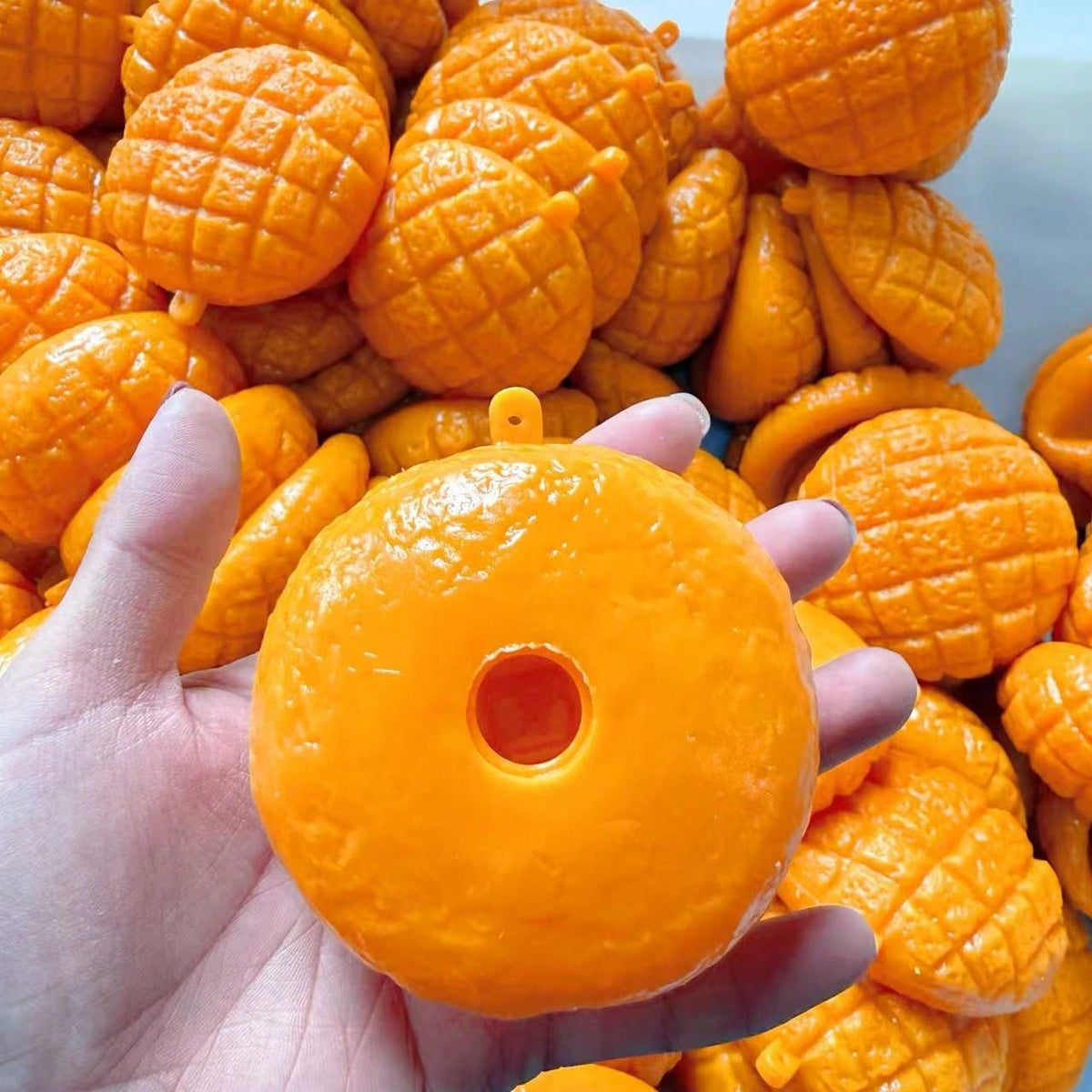 Malleable Creamy Baked Pineapple Bread Squishy, Slow Rebound Fluffy Plush Squeeze Toy, Soft Smooth Odorless, Elastic Non-Sticky Stretchable Durable Sensory Toy, Portable Adult Anxiety Relief Gift, Sui