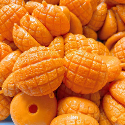 Malleable Creamy Baked Pineapple Bread Squishy, Slow Rebound Fluffy Plush Squeeze Toy, Soft Smooth Odorless, Elastic Non-Sticky Stretchable Durable Sensory Toy, Portable Adult Anxiety Relief Gift, Sui