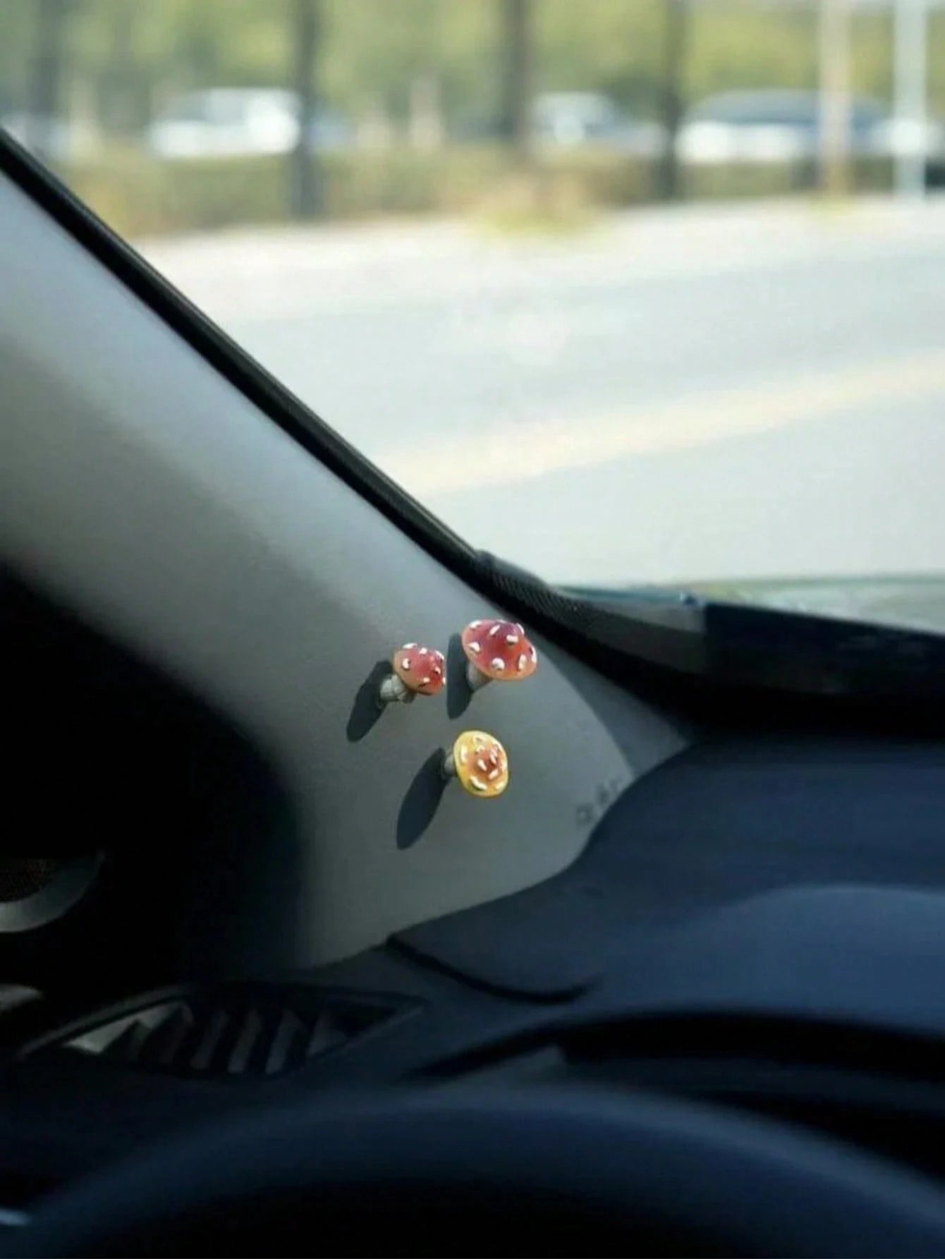 Mini Spotted Red Mushroom Resin Car Interior Ornament, Self Adhesive Tiny Fairy Tale Mushroom Figurine, No Trace Sticker Cute Micro Landscape Decor For Car A Pillar Dashboard Window Corner, Lovely Sma