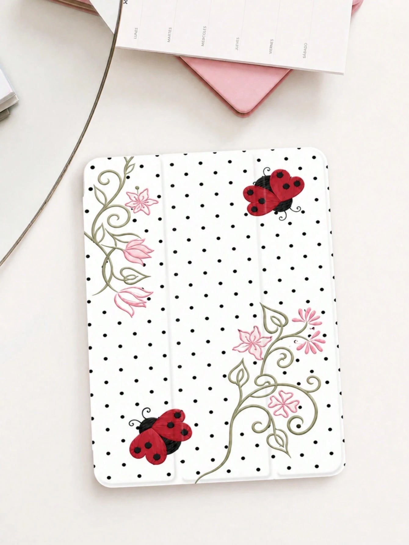 Minimalist Pure White Polka Dot Patchwork Beetle Pattern Design Tablet Protective Case, Compatible With Apple Tablet 10.2 Inch/ Pro 11 2020/2021, (A16) 11 Inch 11th Gen 2025, 9th/10th Gen, Apple Air
