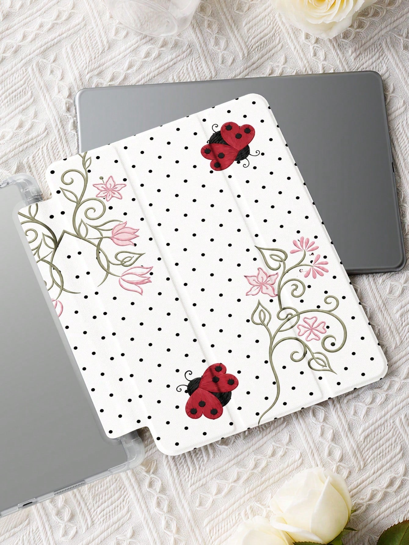 Minimalist Pure White Polka Dot Patchwork Beetle Pattern Design Tablet Protective Case, Compatible With Apple Tablet 10.2 Inch/ Pro 11 2020/2021, (A16) 11 Inch 11th Gen 2025, 9th/10th Gen, Apple Air