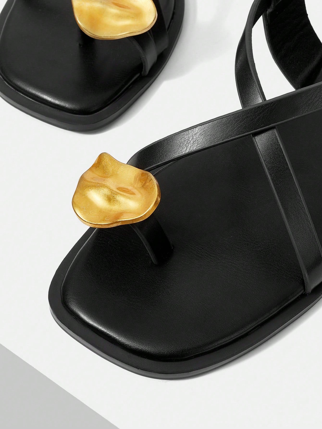 MOTF PREMIUM LADIES BLACK CASUAL FASHION COMMUTER & VACATION STYLE MINIMALIST CASUAL OPEN TOE CROSSING FLAT SANDALS SUMMER SHOES