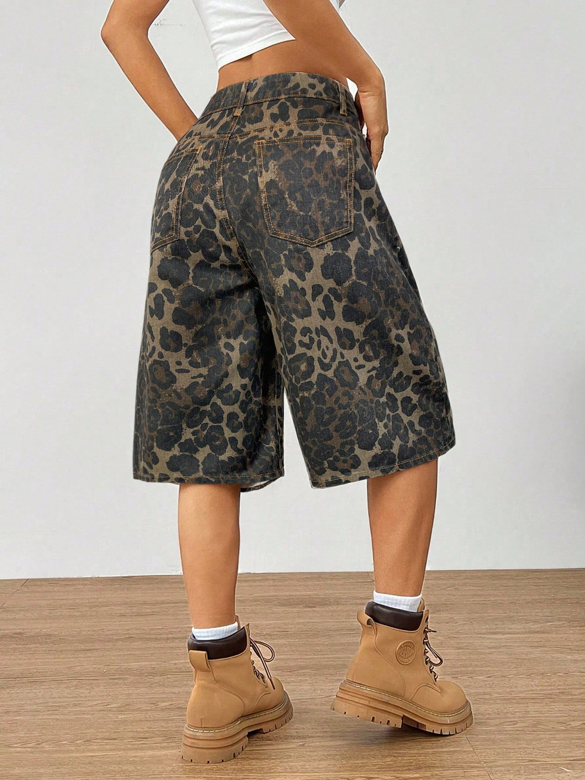 Muchica Women's Leopard Print Woven Pocket Casual Versatile Fashion Shorts