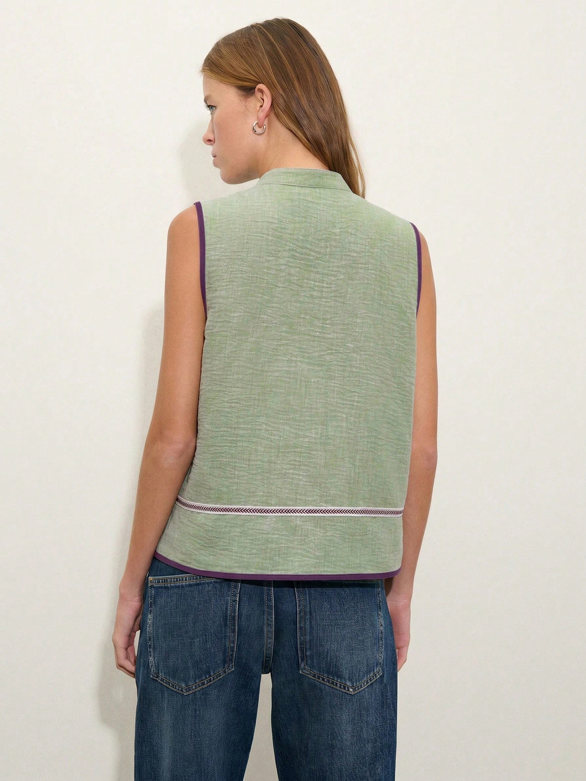 Nöista Sleeveless Top In A Soft Chambray-Blue Tone With Mandarin Collar And Chinese Button Front.Contrast Purple Trim Decorative Piping, Everyday Styling.