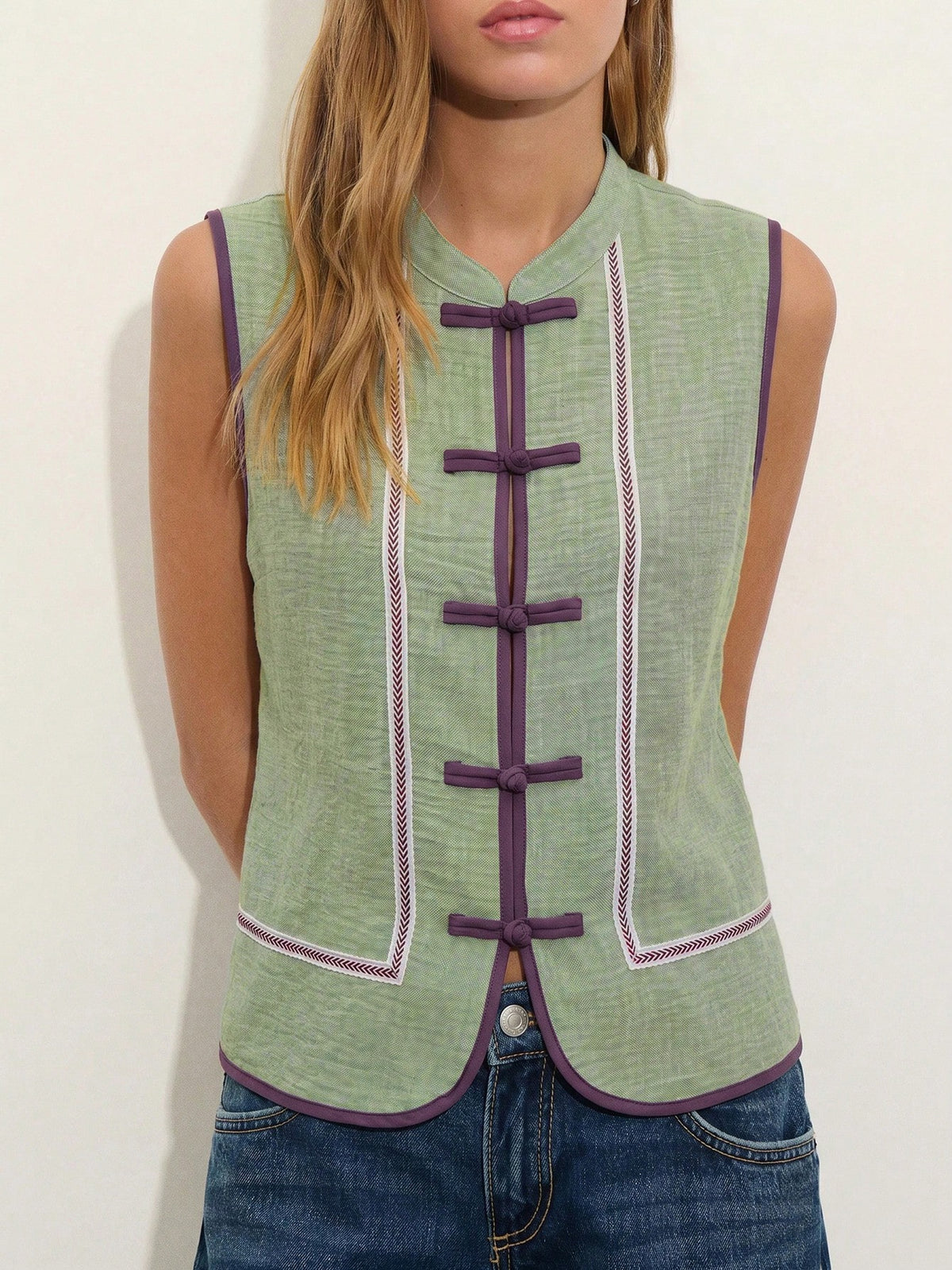 Nöista Sleeveless Top In A Soft Chambray-Blue Tone With Mandarin Collar And Chinese Button Front.Contrast Purple Trim Decorative Piping, Everyday Styling.