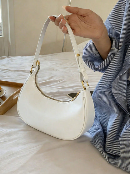 New Fashionable And Simple Crescent-Shaped Bright Surface Shoulder Bag, With A Distinctive Texture And Classic Look That's For Daily And Commuting Use