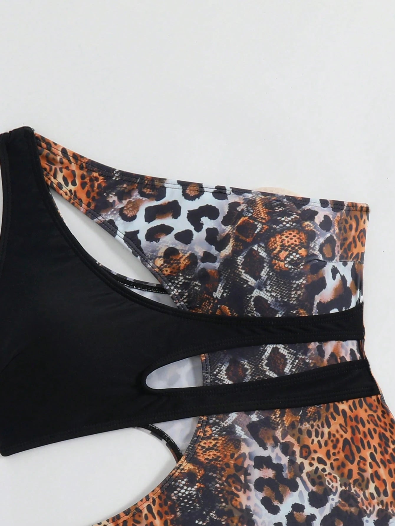 New Leopard Print Patchwork Criss-Cross Strap One-Piece Swimsuit, Fashionable Sexy Casual For Beach & Pool Party Vacation Black Summer