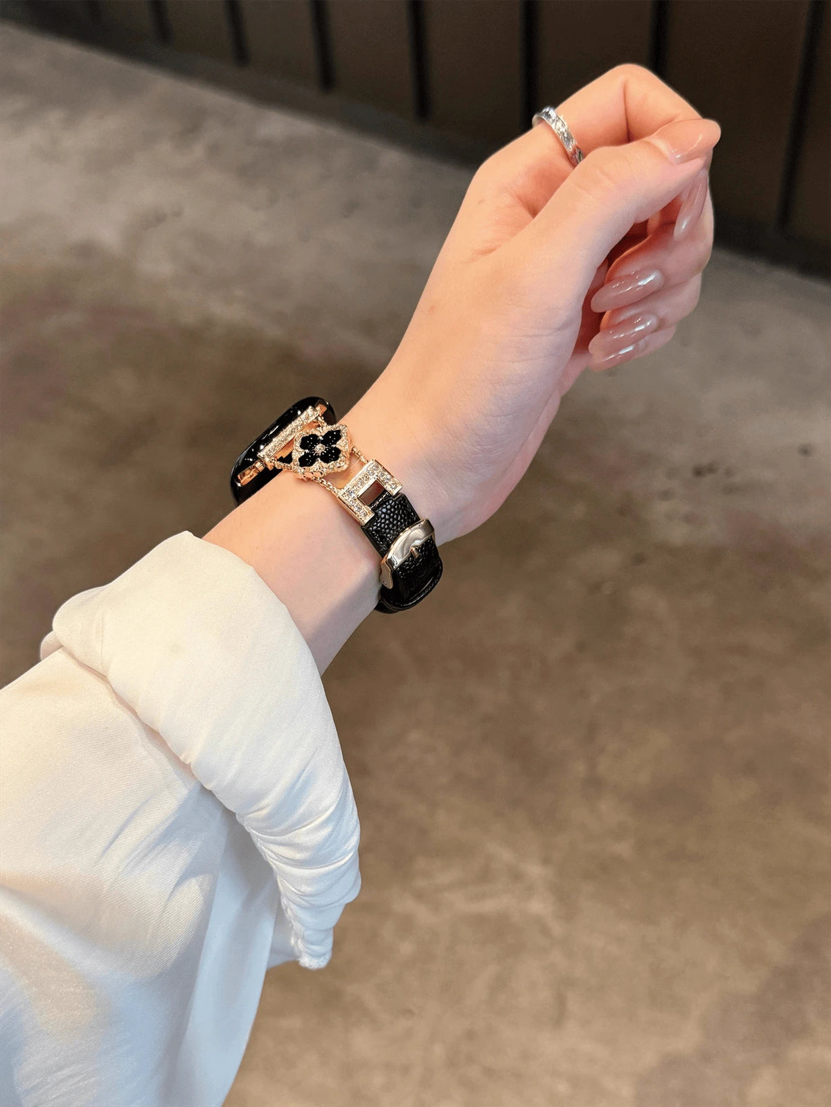 New Microfiber Faux Leather Watch Band Compatible With Apple Watch Series 10/8/9/7/6/5/4/3/2/1, Also Compatible With Apple Watch Ultra 40mm 44mm 41mm 45mm 49mm 42mm 38mm Women's Fashion Bracelet Acces