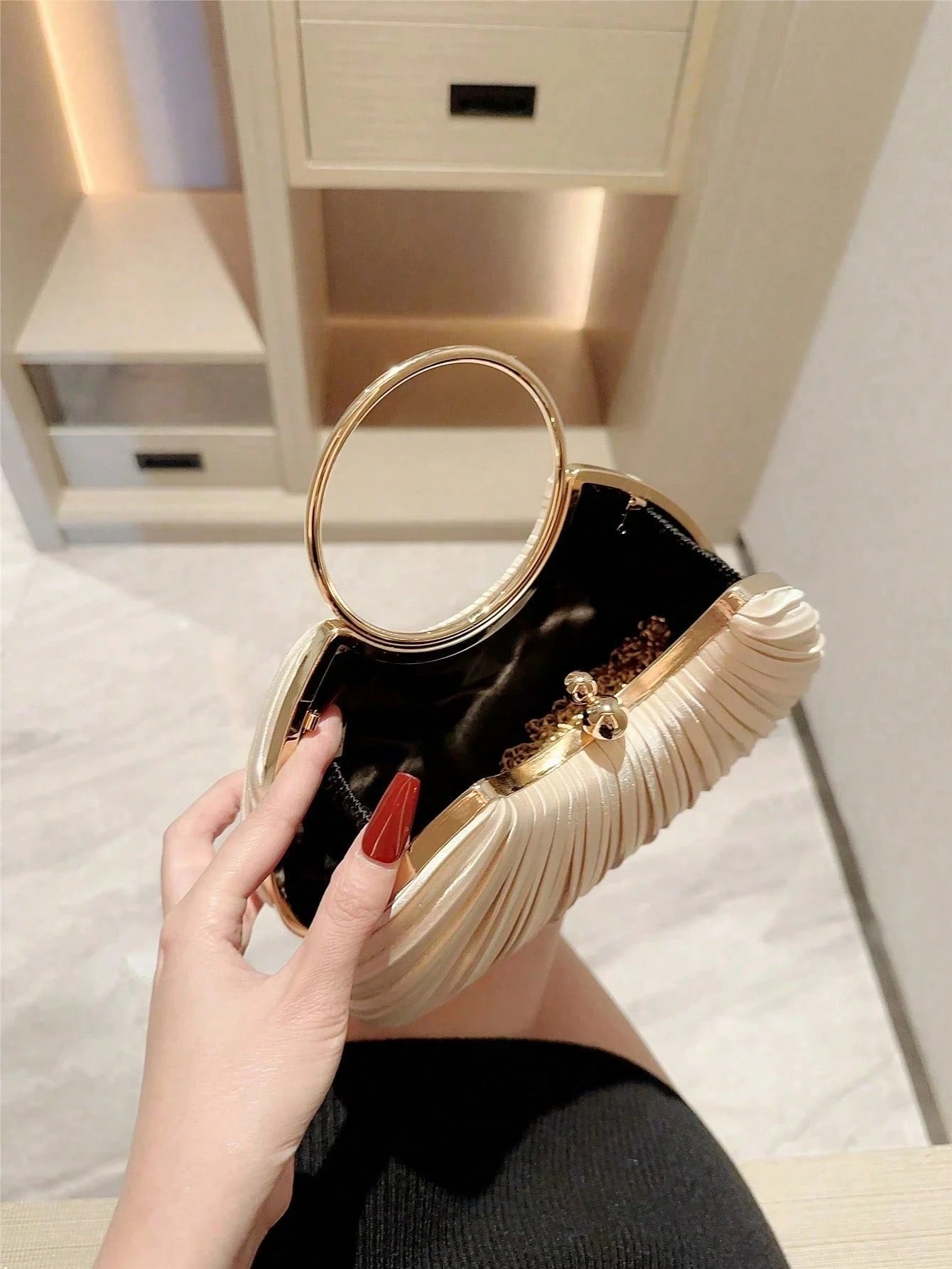 OpulAura Women Metallic Luxury Evening Clutch Purse- High End Leather Banquet Bag, Elegant Shiny Formal Party Handbag Suitable For Wedding, Prom