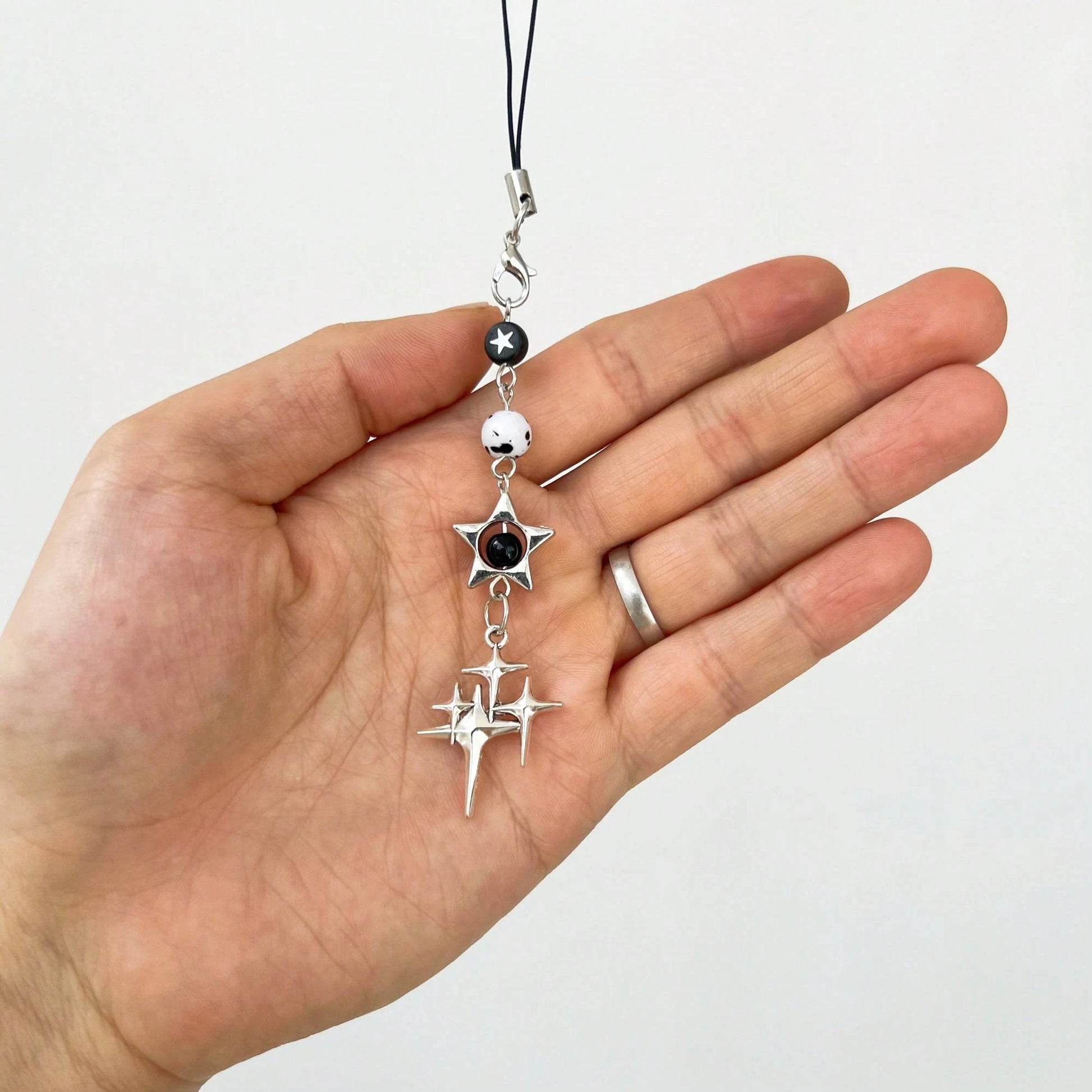 Original Design Minimalist Black & White Five-Pointed Star Starburst Chain Lanyard Y2K Retro Dark Style Phone Strap Phone Charm Phone Accessory Small Pendant