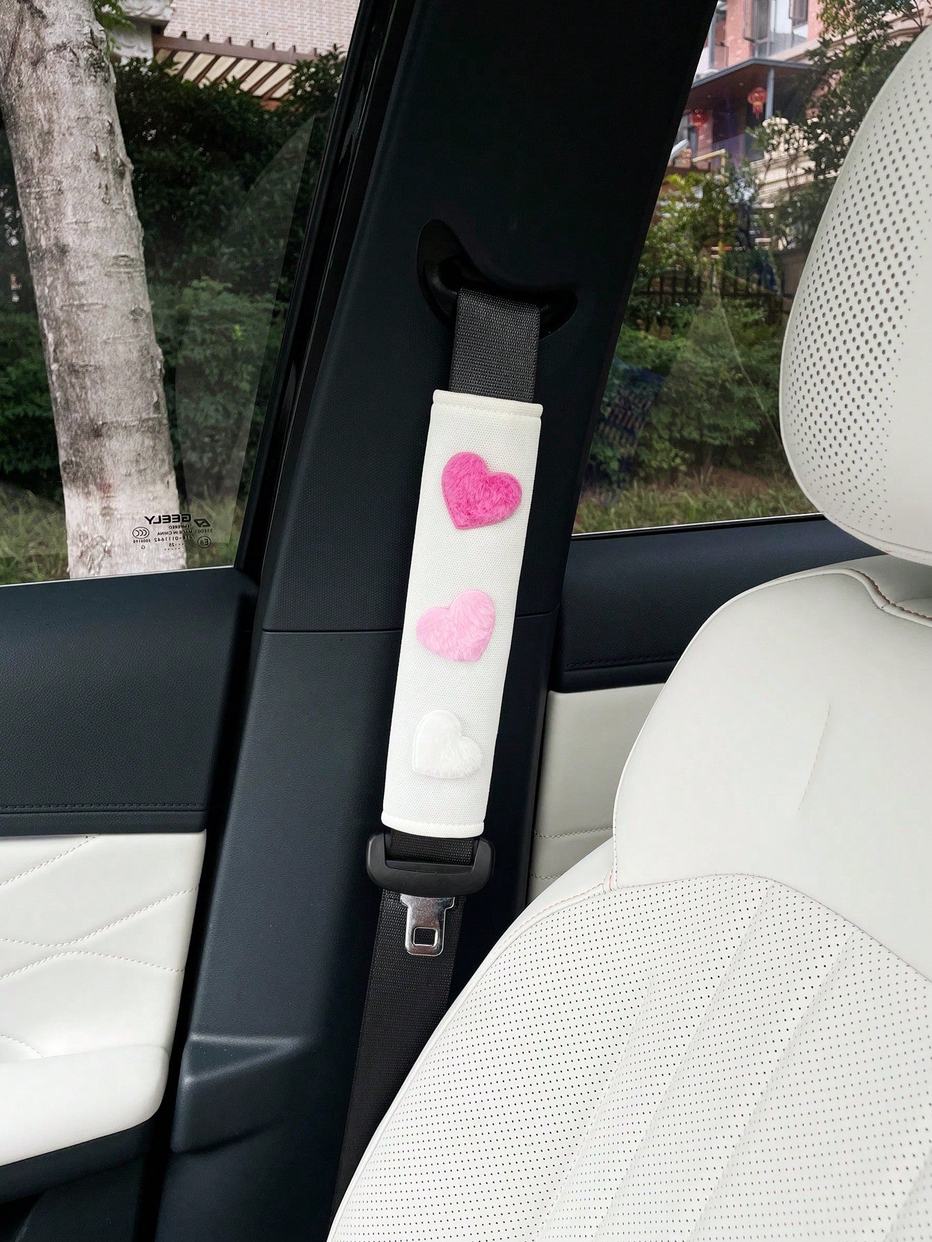 Plush Heart-Shaped Car Seat Belt Shoulder Pad, Car Seat Belt Shoulder Cover, Creative Women's Car Shoulder Pad Decorative Accessory