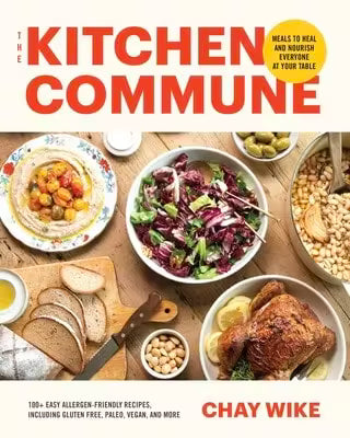Pre-Owned Pillsbury Family Christmas Cookbook: Celebrate The Season With More Than 150 Recipes, Plus (Hardcover) By Pillsbury Editors (Creator)