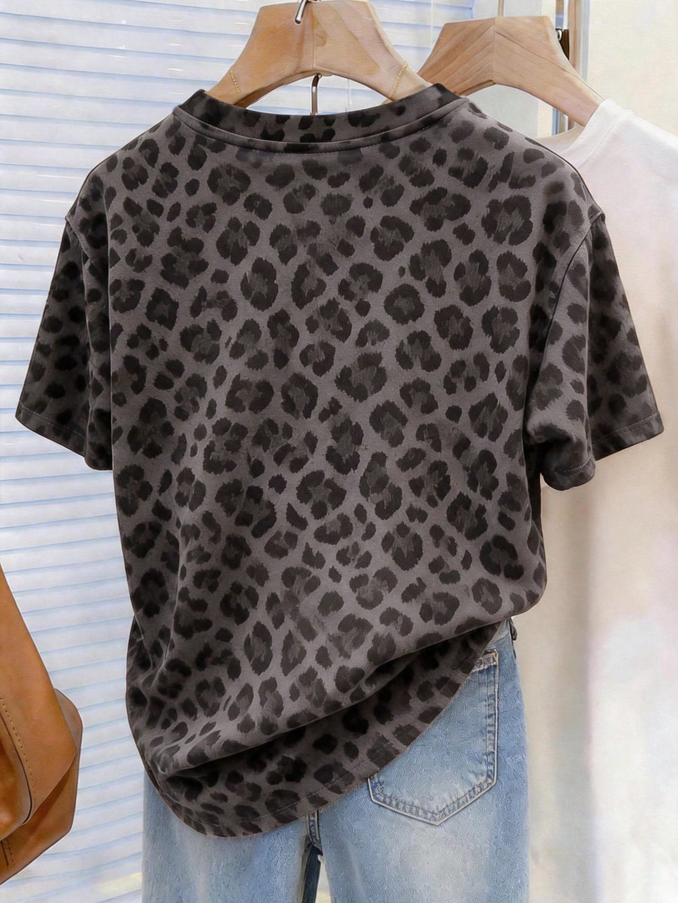 Resyla Leopard Print Digital Pattern Casual Plus Size Long Round Neck Drop Shoulder T-Shirt, Gift For Friends