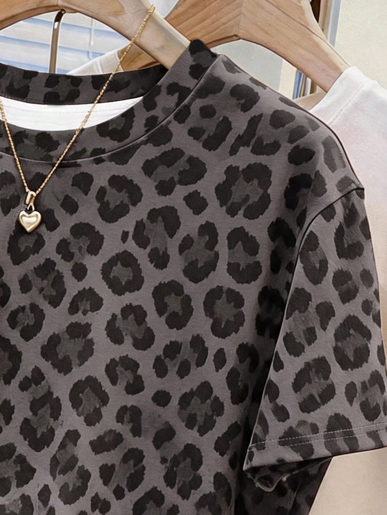 Resyla Leopard Print Digital Pattern Casual Plus Size Long Round Neck Drop Shoulder T-Shirt, Gift For Friends