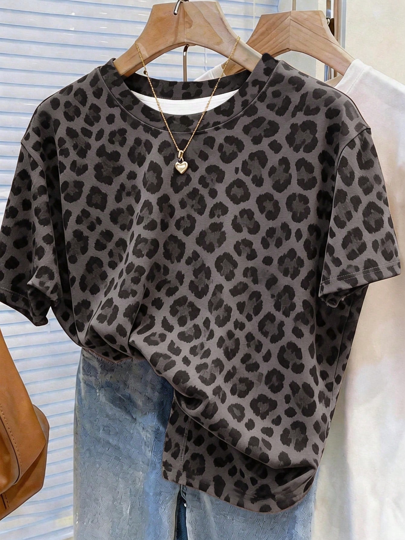 Resyla Leopard Print Digital Pattern Casual Plus Size Long Round Neck Drop Shoulder T-Shirt, Gift For Friends