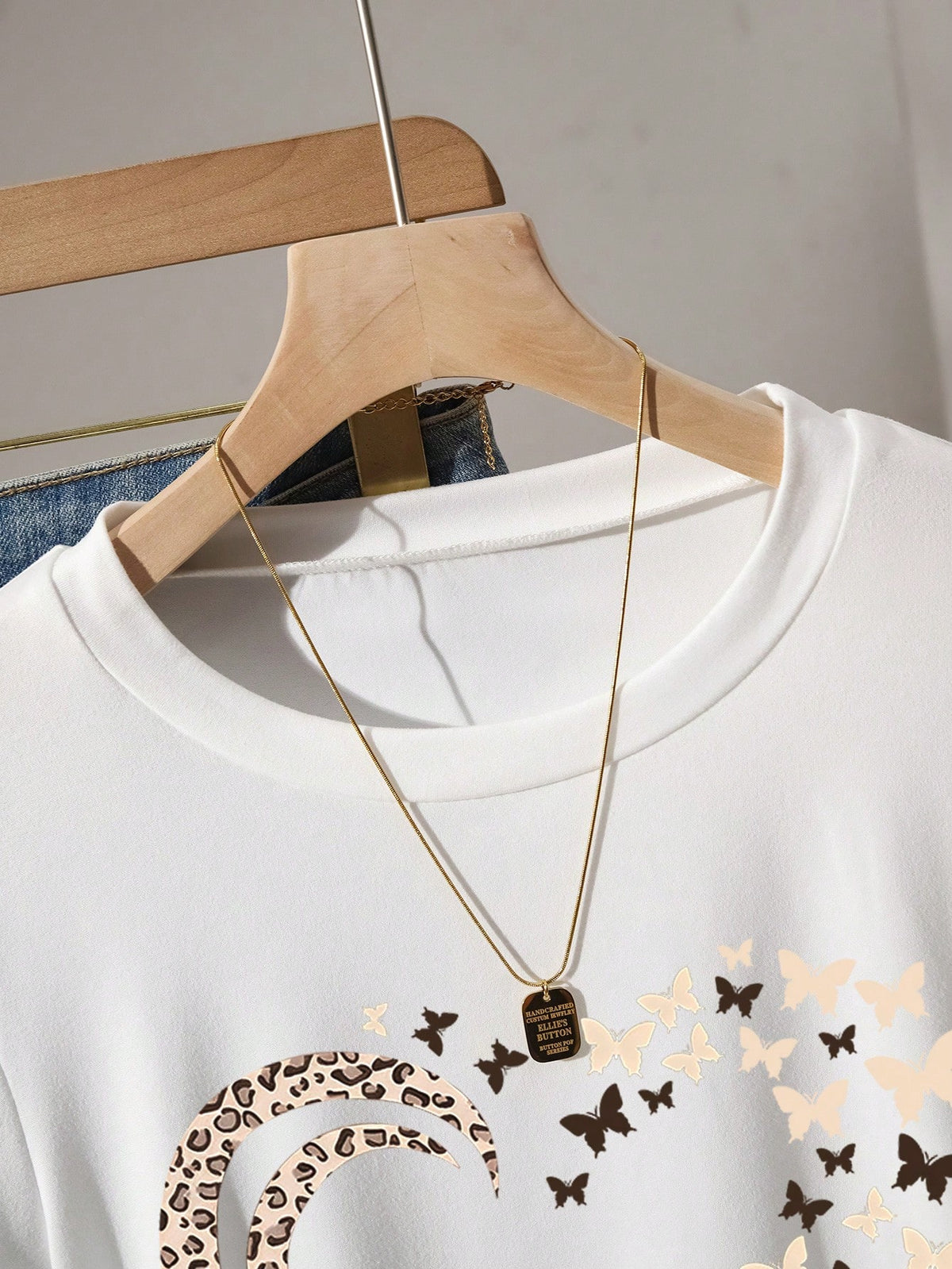 Resyla White,Summer,Casual,City Break Women's T-Shirt,Butterfly & Heart Print New Design Outdoor Holiday Street Photography Must-Have Head-Turning Wear