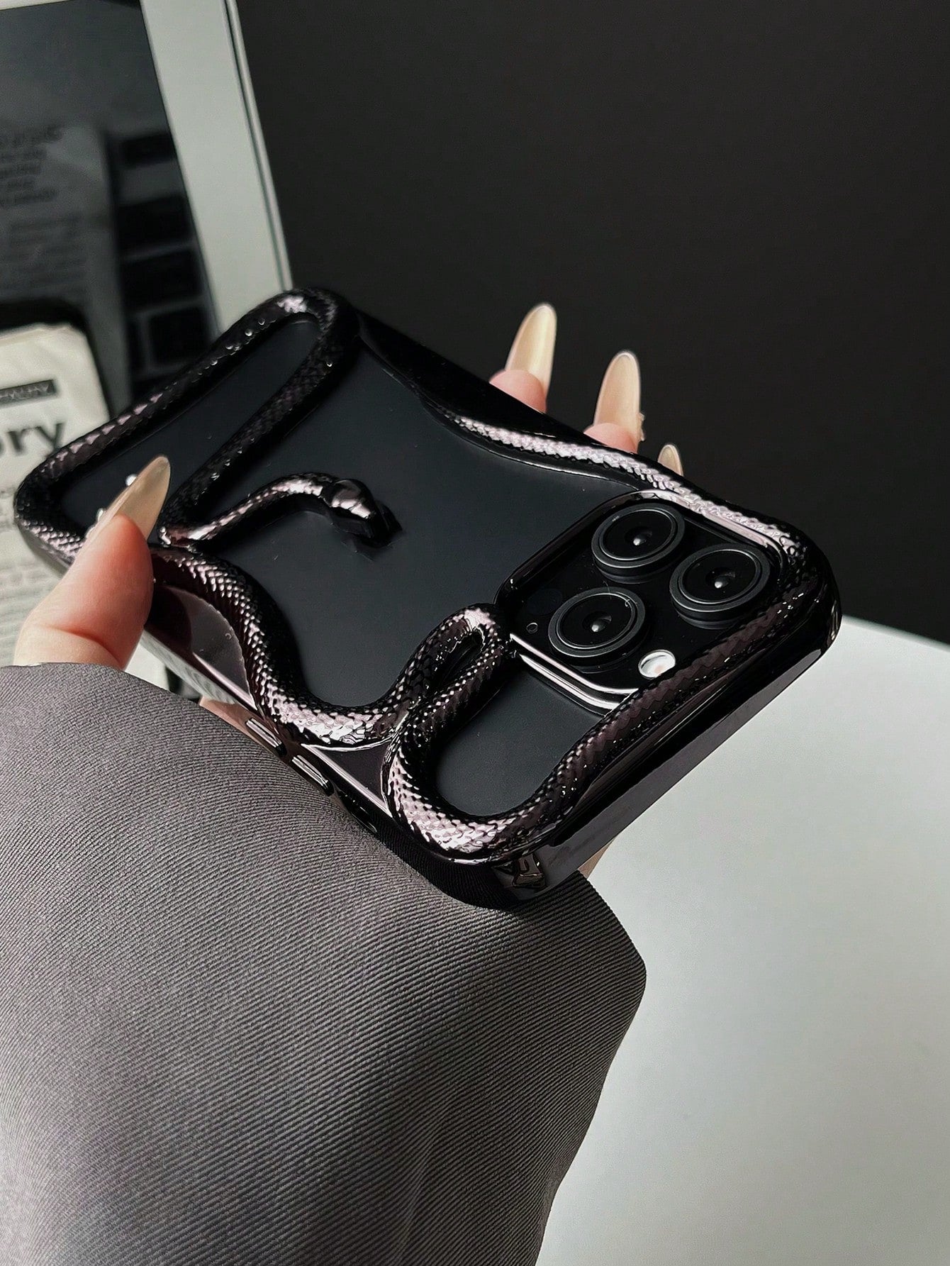 Shockproof Snake Element Novelty New Fashionable & Unique Hollow Electroplated 3D Snake Design Phone Case Compatible With Apple 11/12/13/14/15/16/17 Pro/Pro Max Galaxy S22/23/24/25 Ultra Shockproof Fu