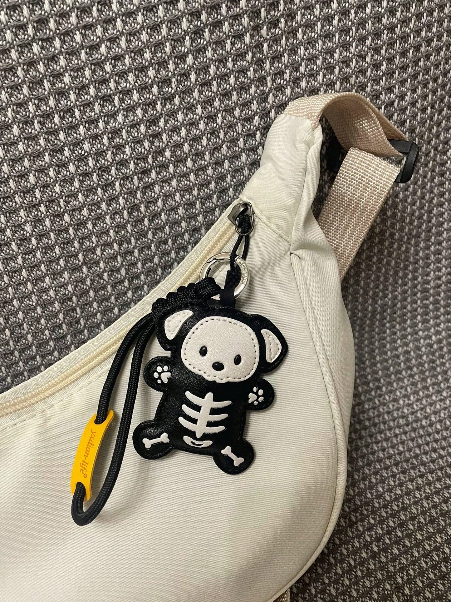 Skeleton Animal Bag Charm Keychain, Black And White Zinc Alloy Key Ring, Gothic Style Backpack Pendant, INS Style Handbag Accessory, Halloween Gift