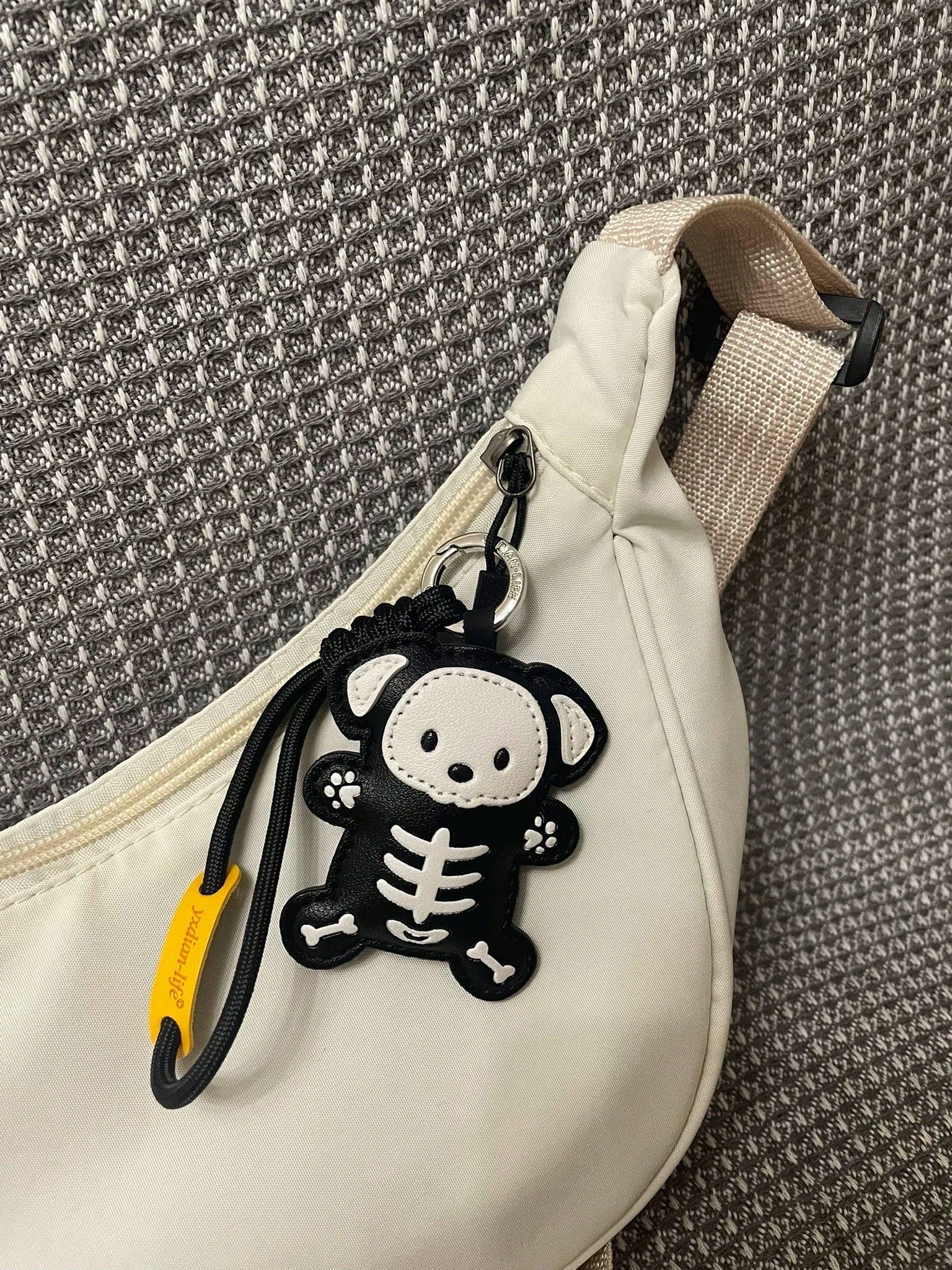Skeleton Animal Bag Charm Keychain, Black And White Zinc Alloy Key Ring, Gothic Style Backpack Pendant, INS Style Handbag Accessory, Halloween Gift