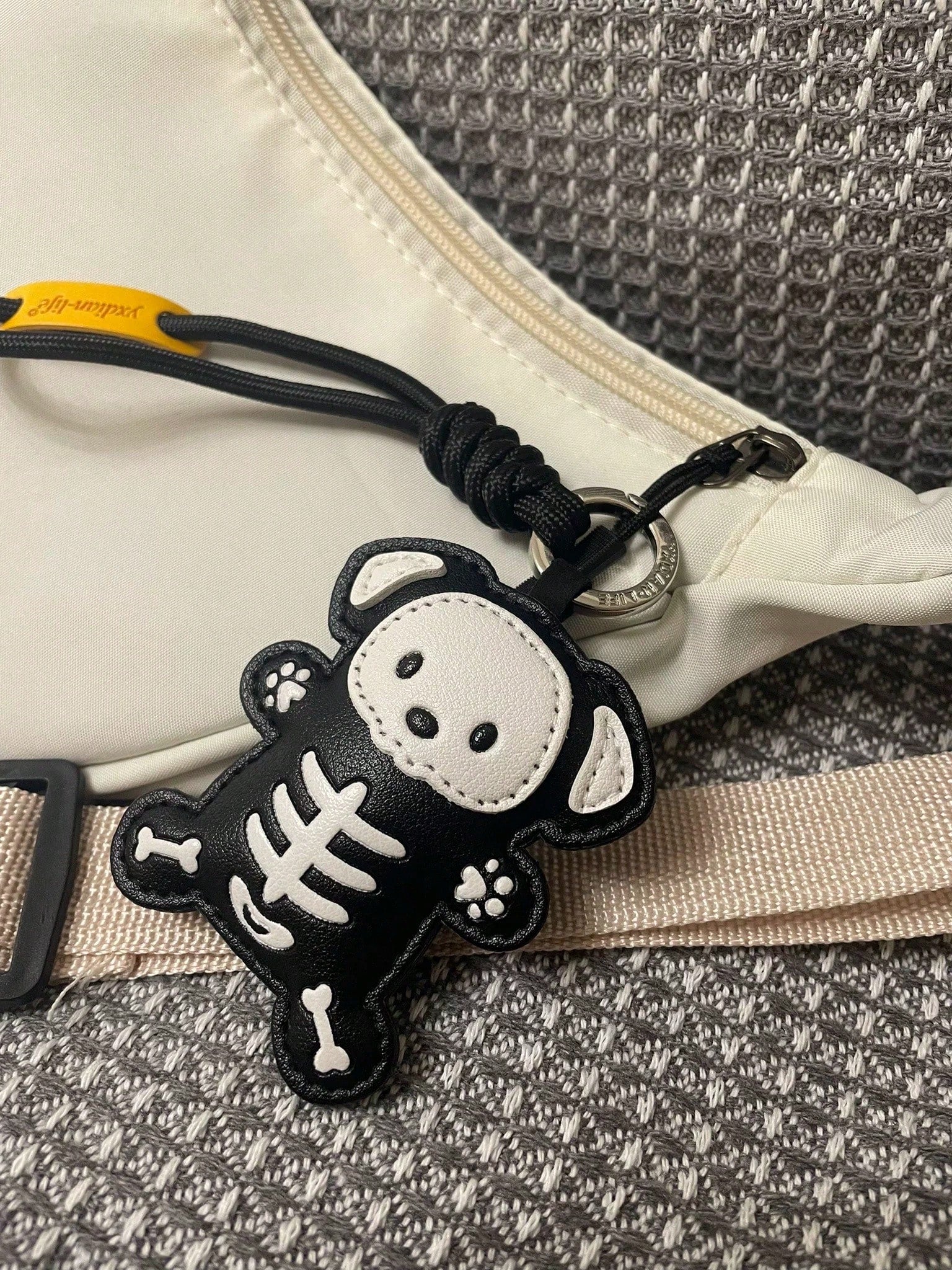 Skeleton Animal Bag Charm Keychain, Black And White Zinc Alloy Key Ring, Gothic Style Backpack Pendant, INS Style Handbag Accessory, Halloween Gift