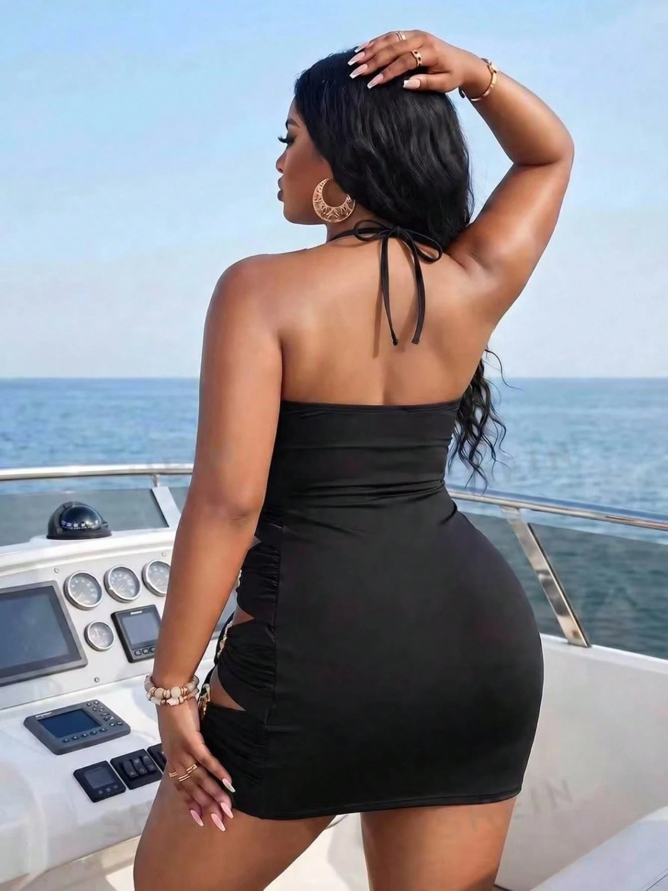 Slaydiva Plus Size Black Halter Neck Swimsuit Dress With Metal Flower Decor