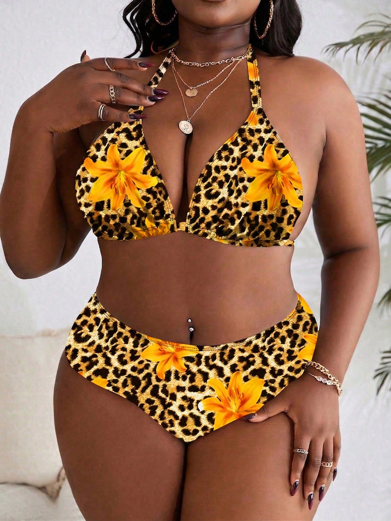 Slaydiva Plus Size Random Print Halter 3-Piece Swimwear Set,4pcs Beach Outfits For Women,Brunch Vacation Holiday Summer Beach Beige Vacation Outfits