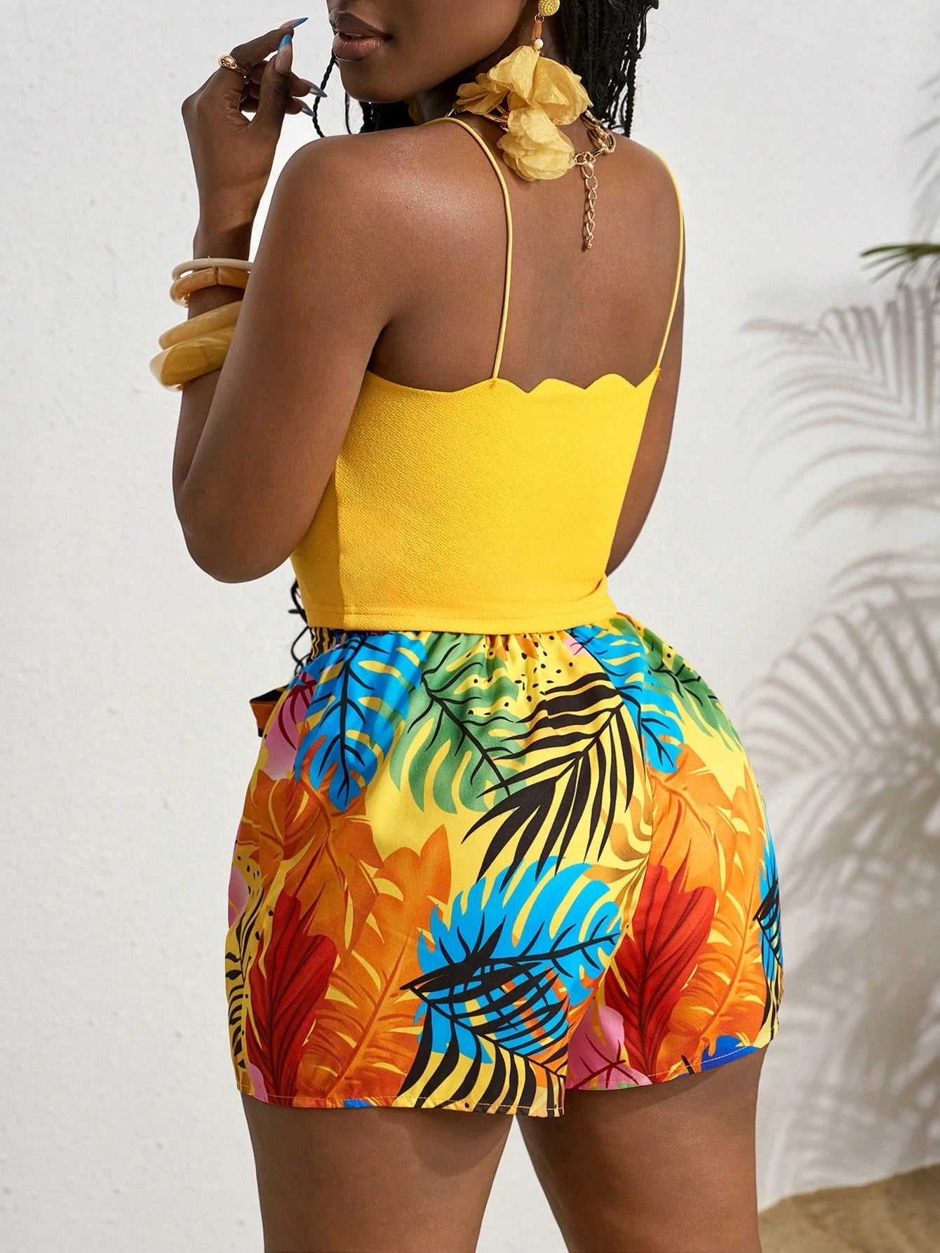 Slaydiva Women's Yellow Summer Boho Holiday Vacation Holiday Two-Piece Set,Wavy Edge Collar Suspenders Cropped Vest Top & Leaf Print Fungus Waistband Shorts
