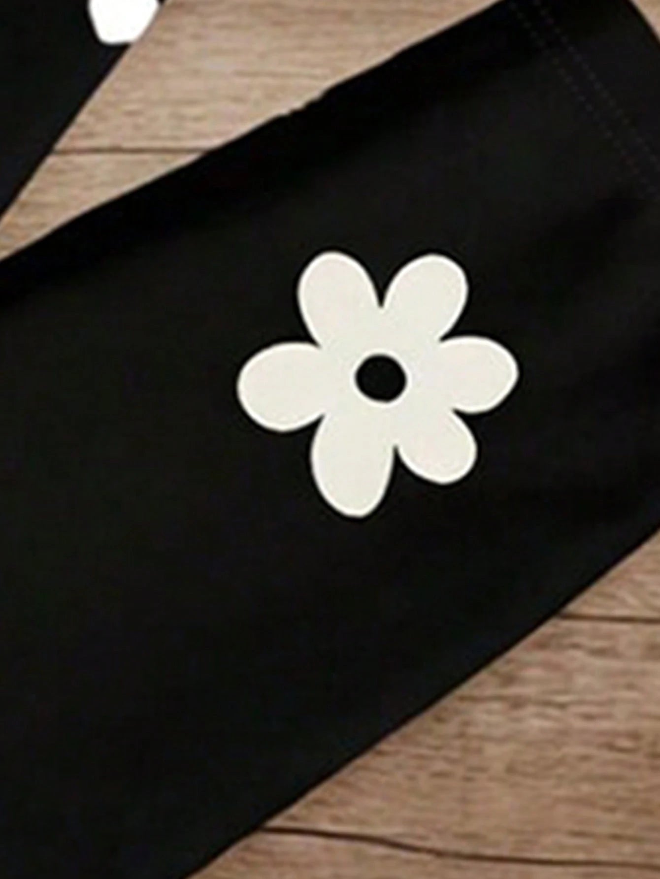 Souflis Souflis 4pcs/Set Girls' Casual Chic Black And White Cute Minimalist Heart,Floral,Letter Print Short T-Shirt And Leggings Outfit,Summer,Vacation Daily Wear