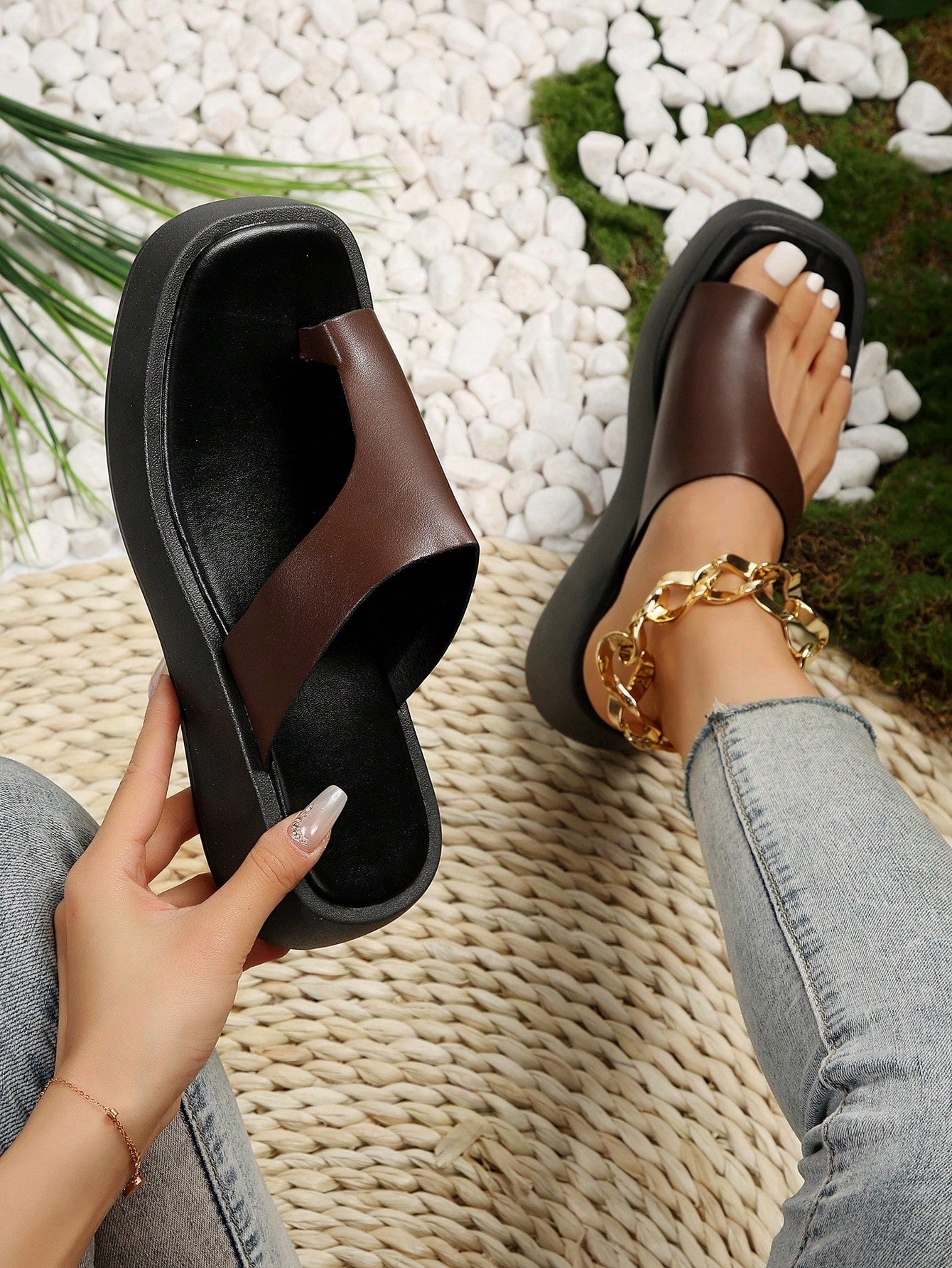 Spring/Summer New Fashion Women's Wedge Heel Thick Sole Sandals, Casual Vacation Style, Suitable For Shopping, Travel, Leisure, Slip-On Thong Beach Shoes, Daily Wear Women's Slippers