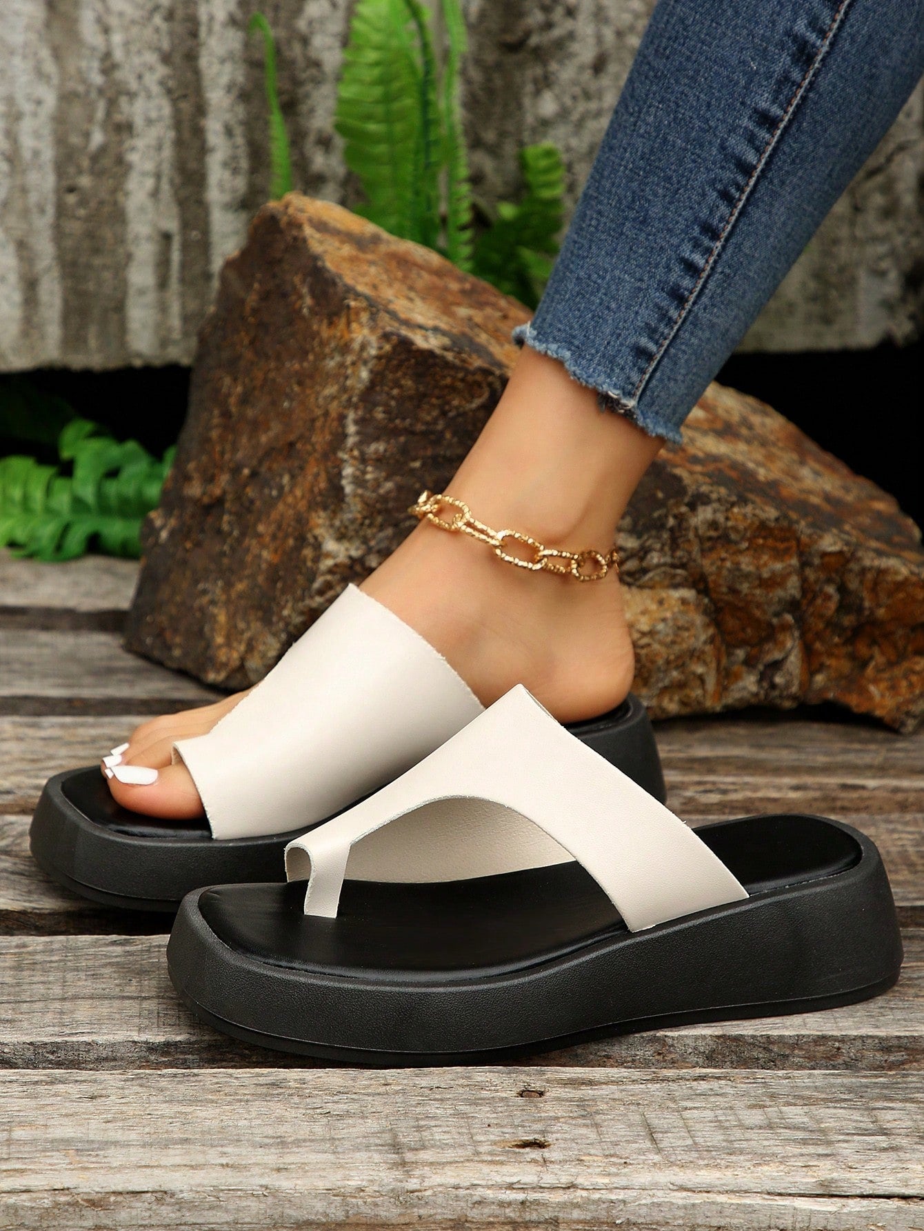 Spring/Summer New Fashion Women's Wedge Heel Thick Sole Sandals, Casual Vacation Style, Suitable For Shopping, Travel, Leisure, Slip-On Thong Beach Shoes, Daily Wear Women's Slippers