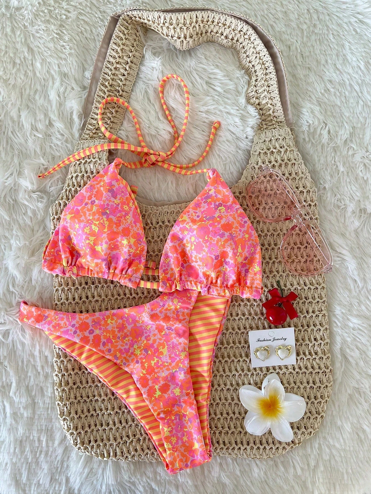 Swim Mod 2pcs/Set Women Casual Random Print Reversible Halter Neck Top And Cute Shorts Bikini Set For Holiday Beach For Summer Beach Vacation