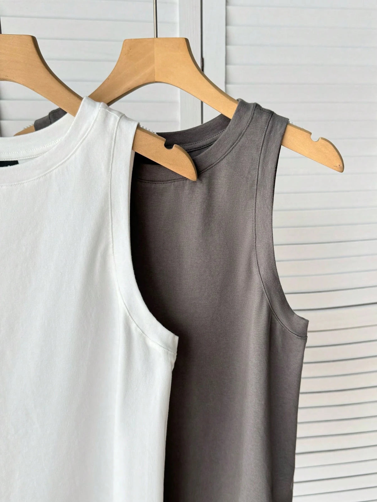 Tseoso 2 Packs Women's 95% Cotton Tank Tops- Black/White, Round Neck, Slim Fit, Softgirl, Sporty Casual