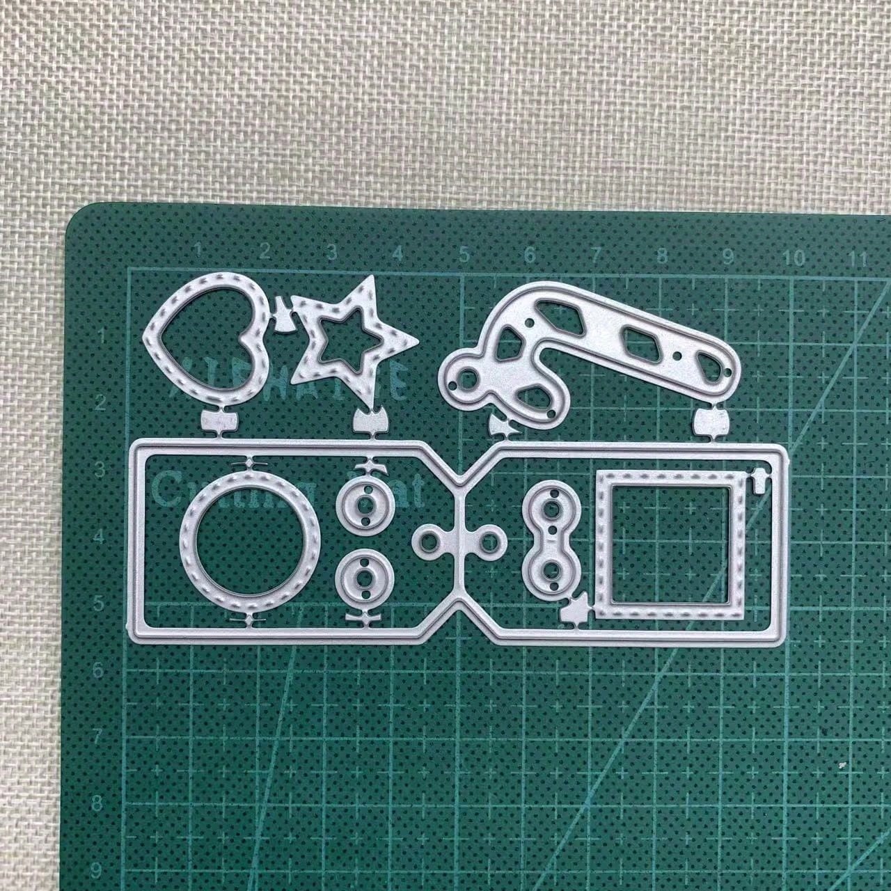 Vintage Paper Clip Movie Frame Cutting Die, DIY Handmade Template, Movie Frame Scrapbook Card Cutting Die, DIY Embossed Card Making Decorative Paper Die, Scrapbook Making Die