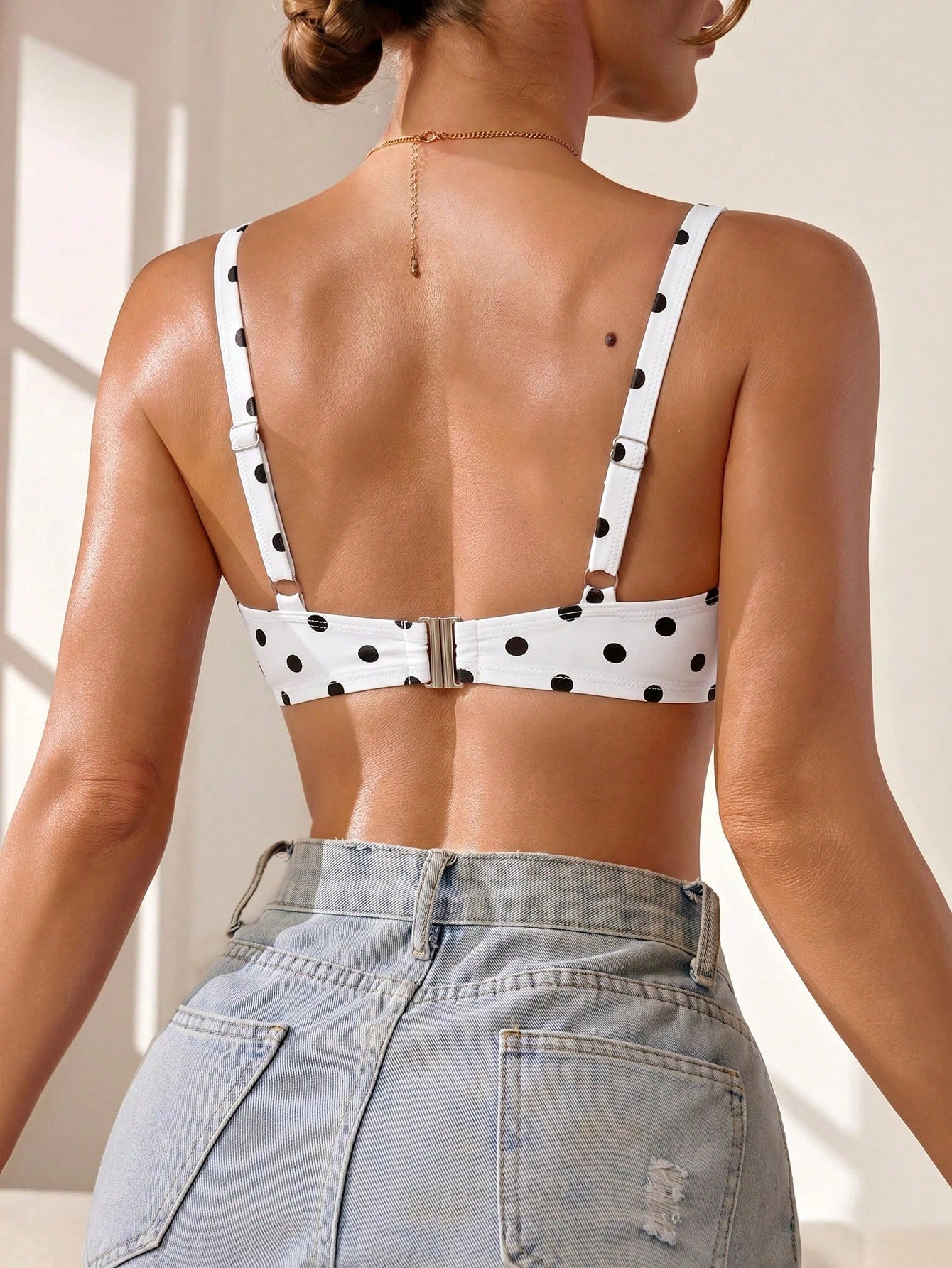 Voyashape 2026 Spring/Summer New White With Black Polka Dots Ruffle Bow Tie Decor Women's Bikini Top Fashion Slimming Cute 1950s Vintage Elegant Sexy Beach