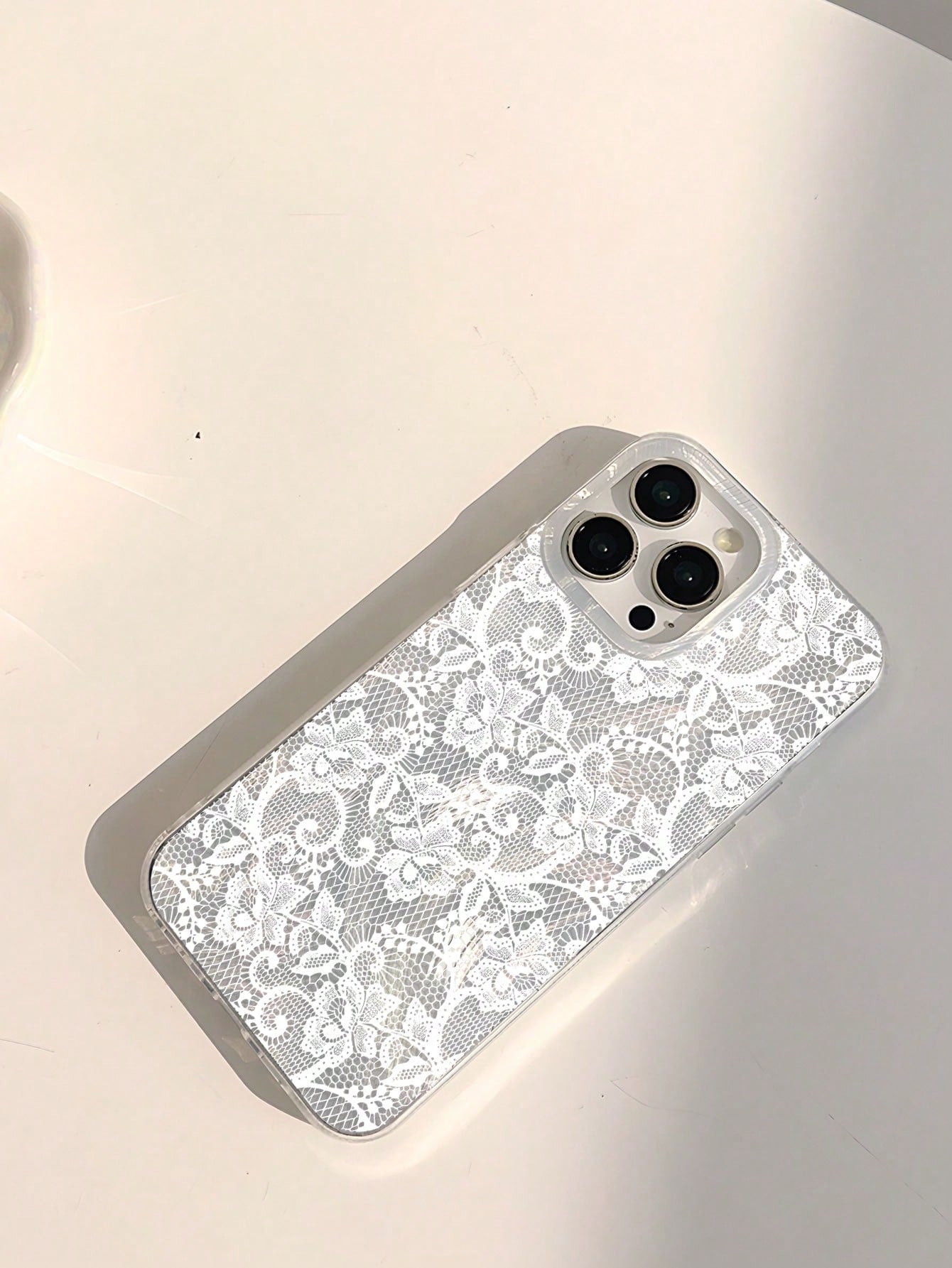 White Lace Fashion 1pc Romantic Lace Pattern Transparent Thick Protective Phone Case, Compatible With Iphone 11/12/13/14/15/16 Pro Max Spring