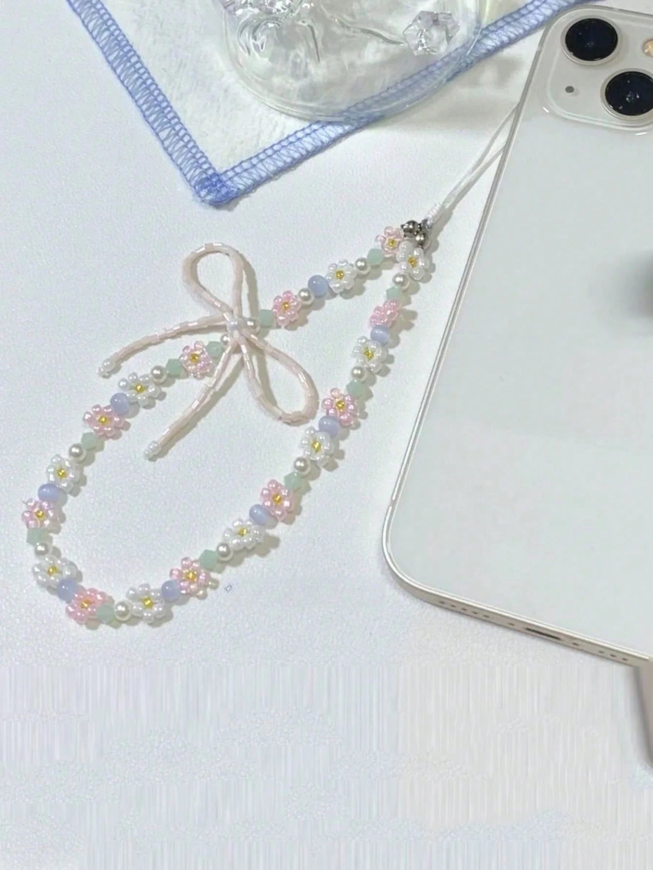 Y2K Cute Bowknot Flower Beaded Phone Lanyard Simplicity Short Phone Strap Style Phone Earphones Backpack Camera Chain Pendant Accessories Gifts For Mother, Family, Friends, Birthday, Holiday Phone Cha
